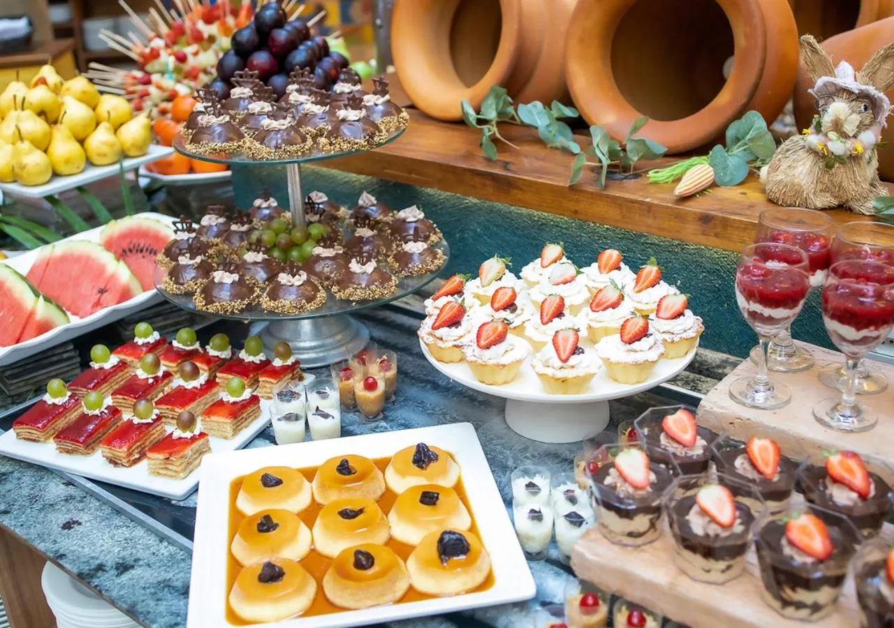 Food and drinks in Hot Beach Resort