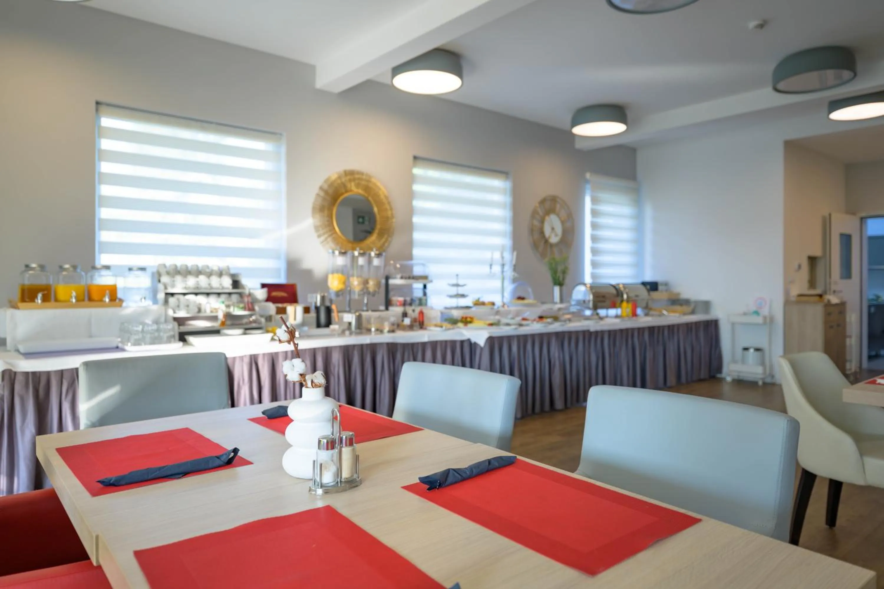 Restaurant/places to eat in Hotel Magdalena