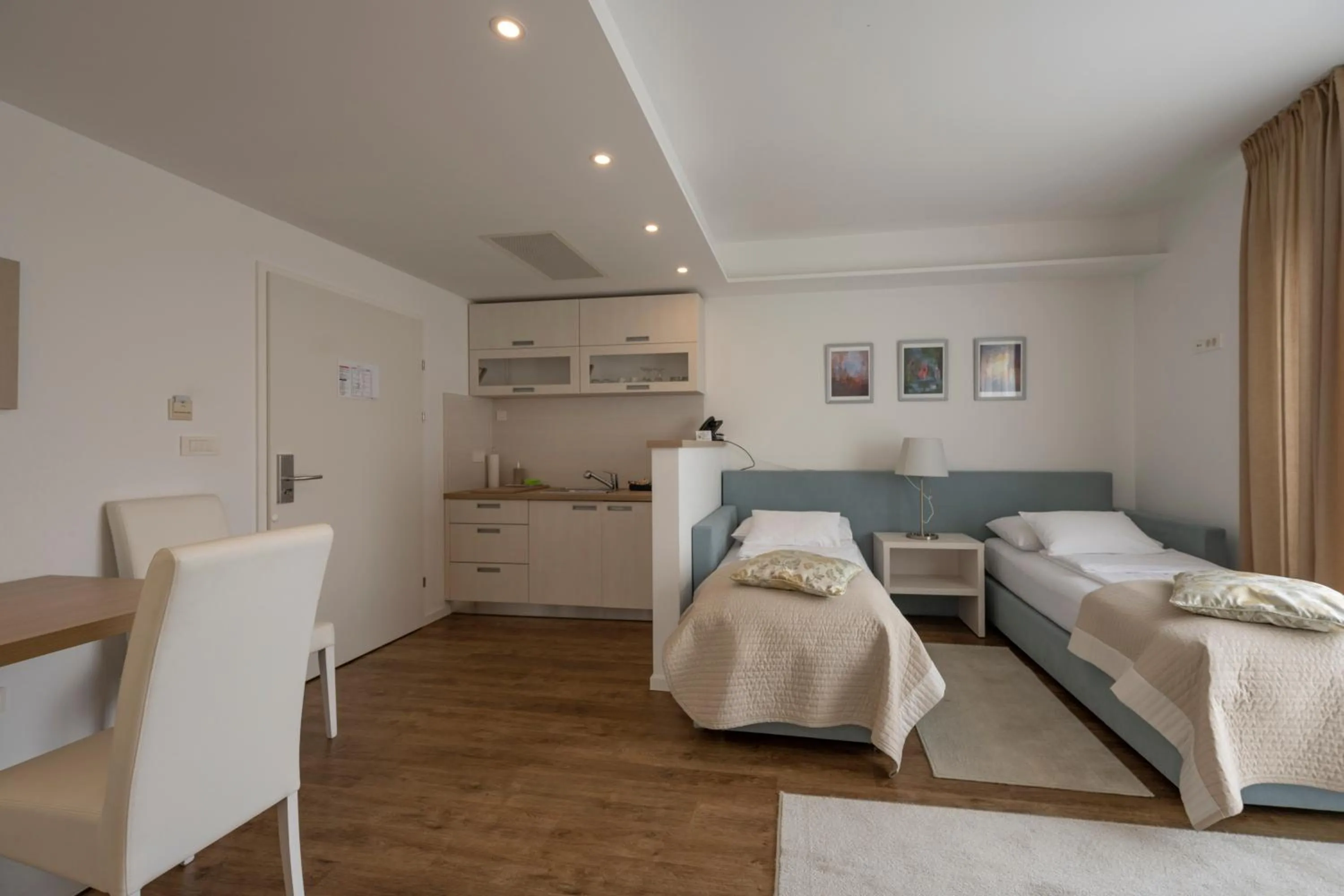 Dining area, Bed in Hotel Magdalena