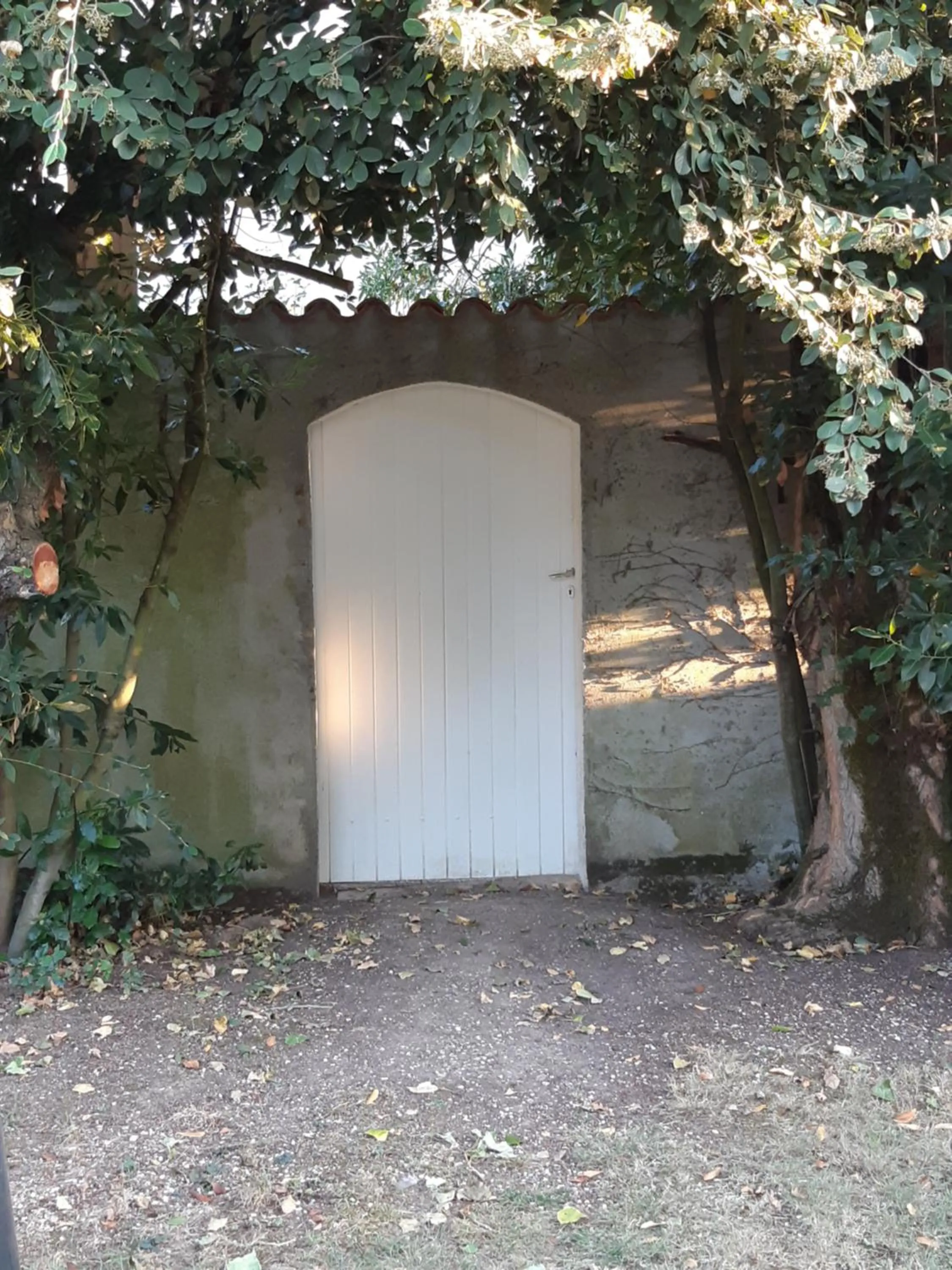 Facade/entrance in L'Abri d'Emilie