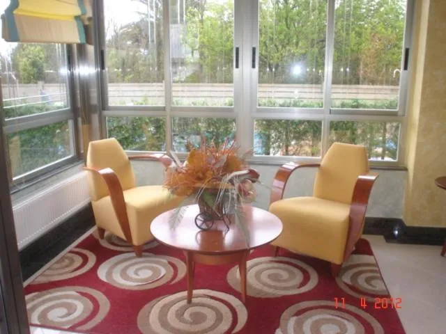 Lobby or reception in Hotel Piñeiro 2 Estrellas Superior