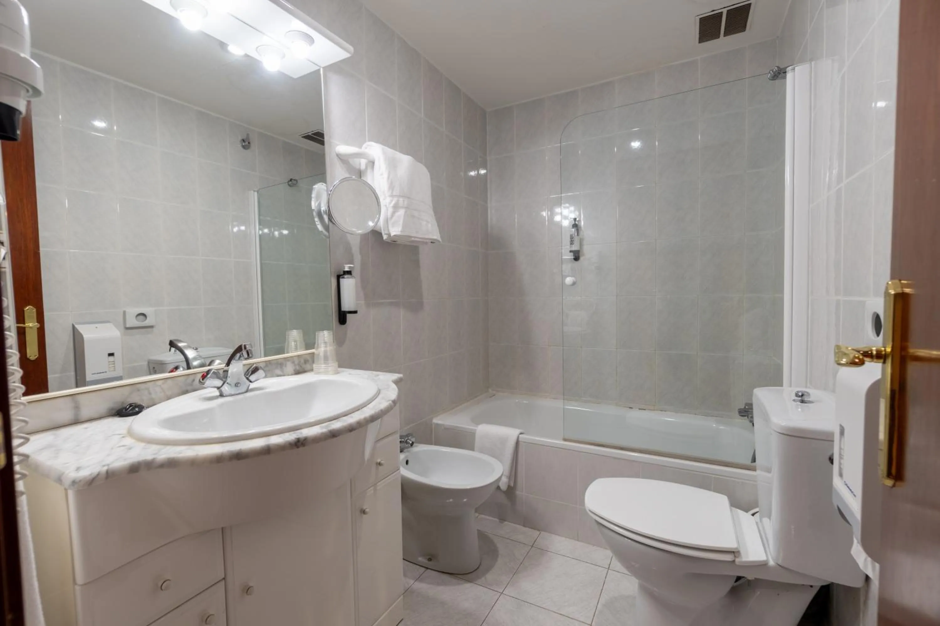 Shower in Hotel Náyade