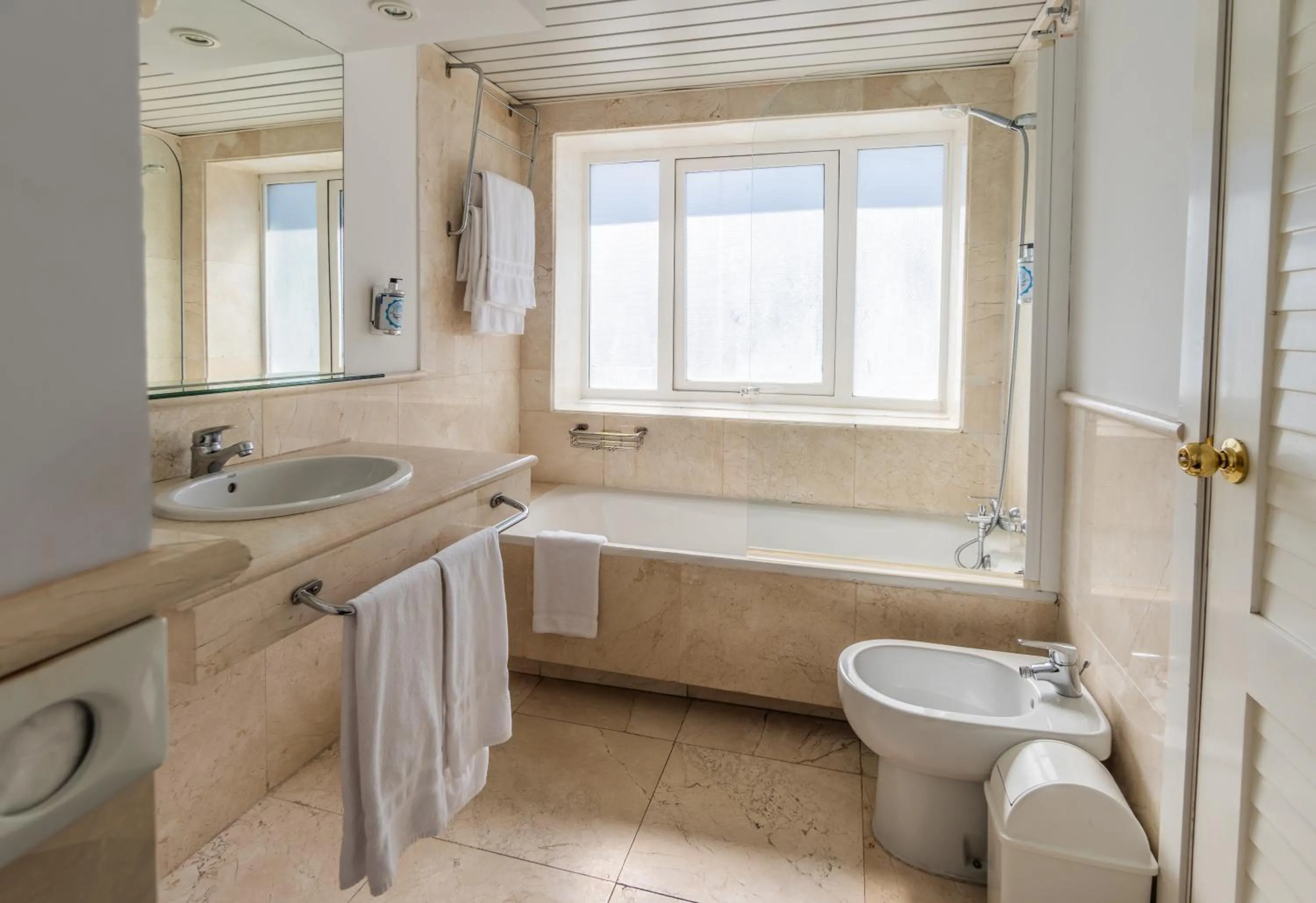 Shower in Hotel Náyade