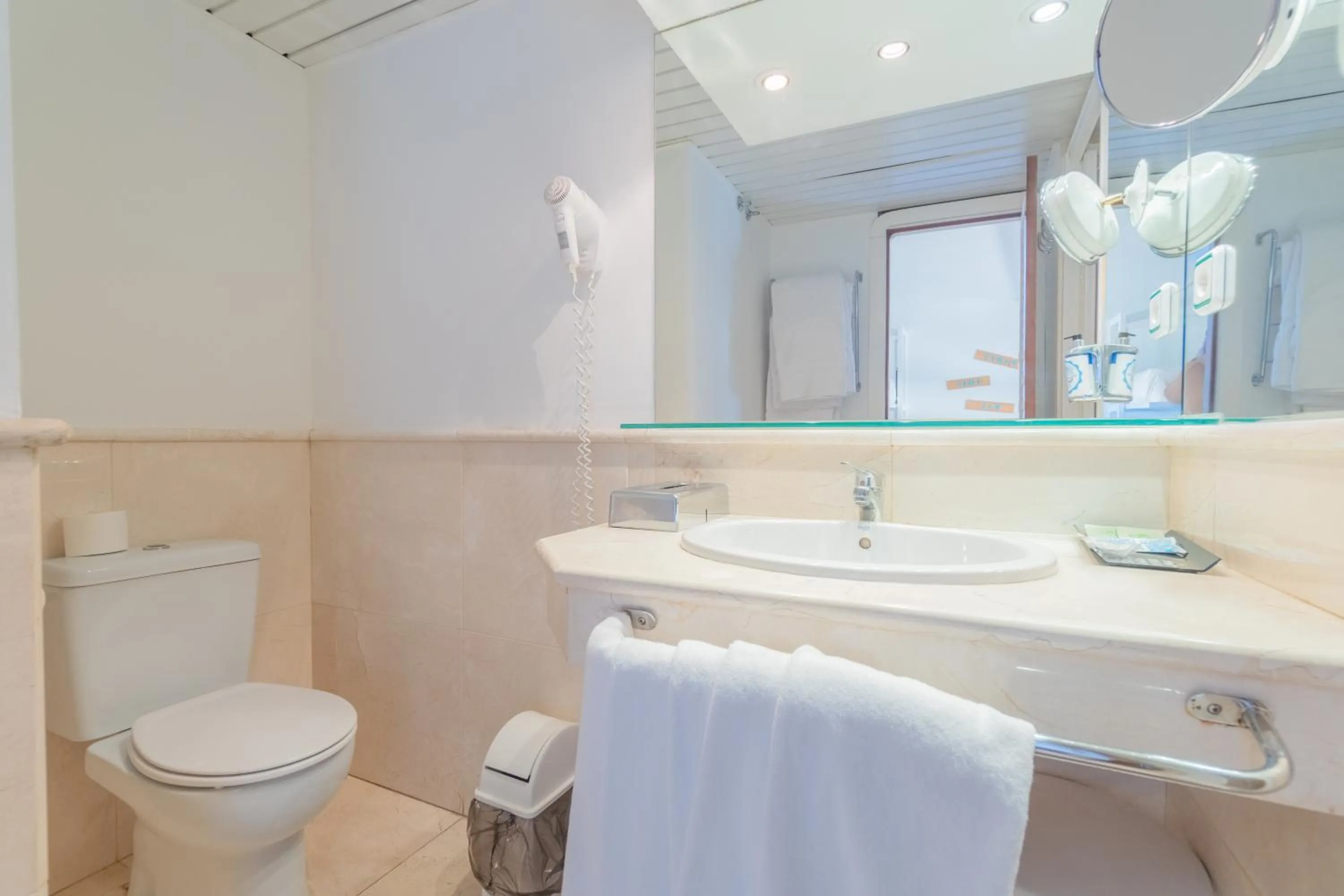 Shower in Hotel Náyade