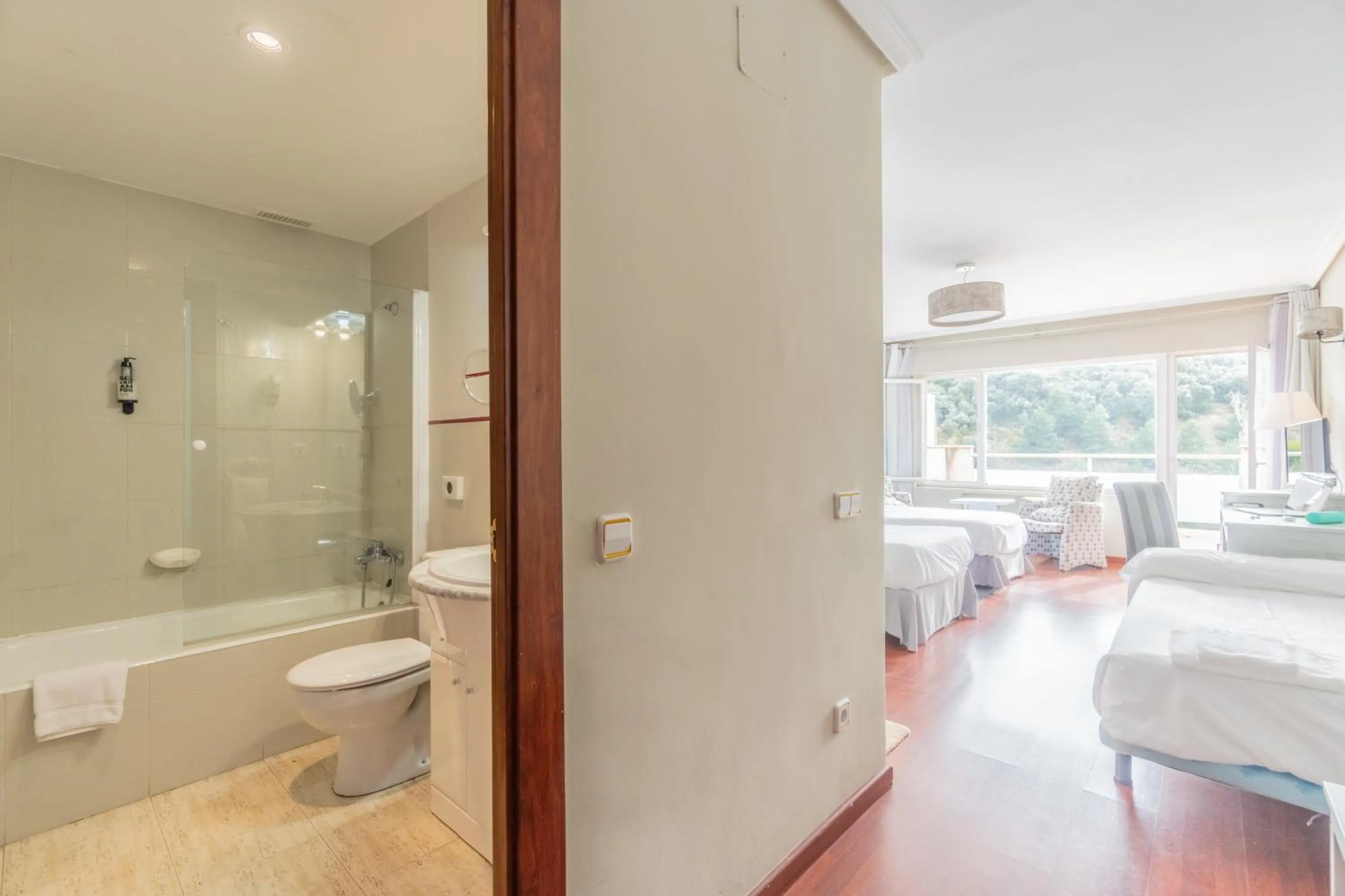 Shower, Bed in Hotel Náyade