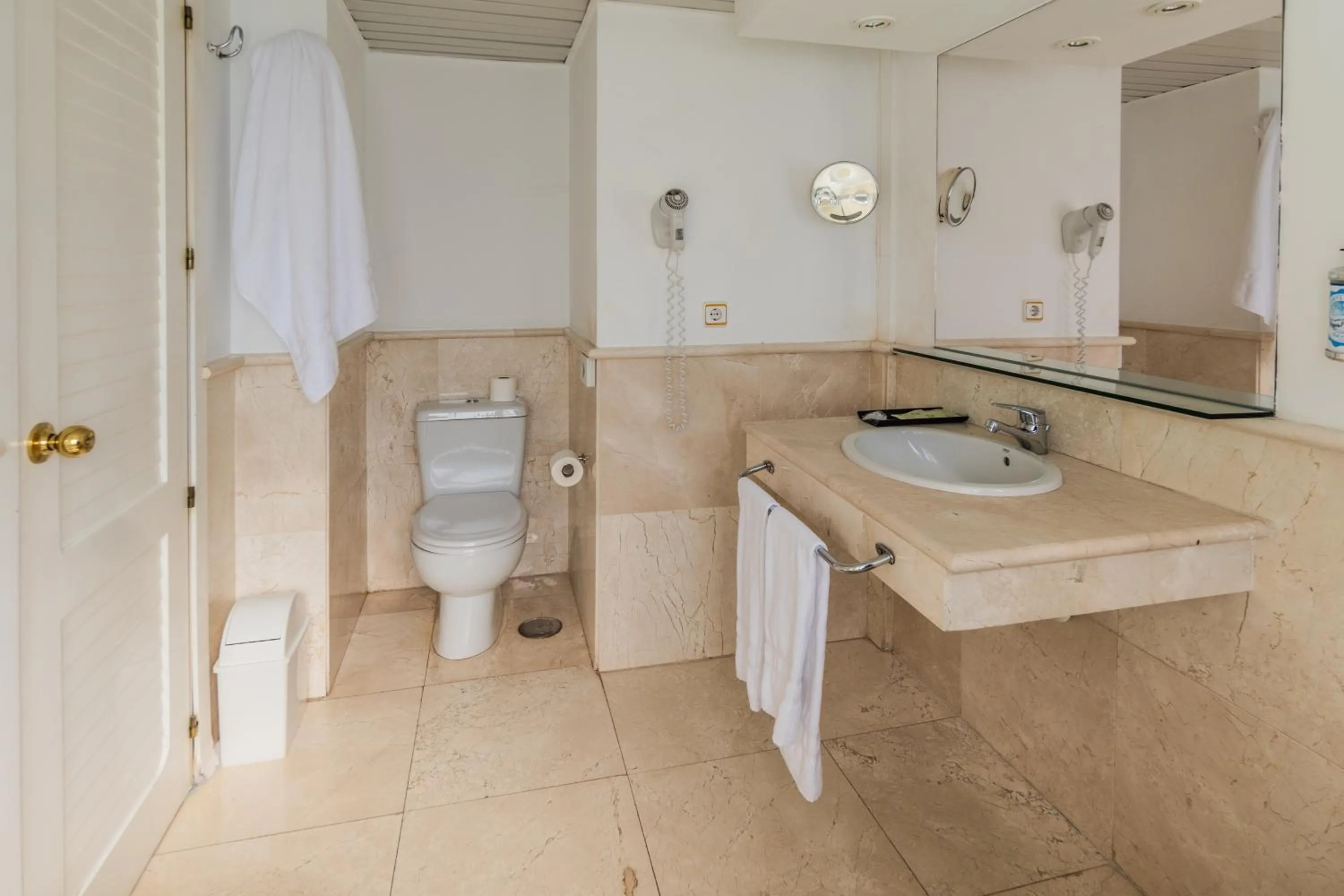 Shower in Hotel Náyade