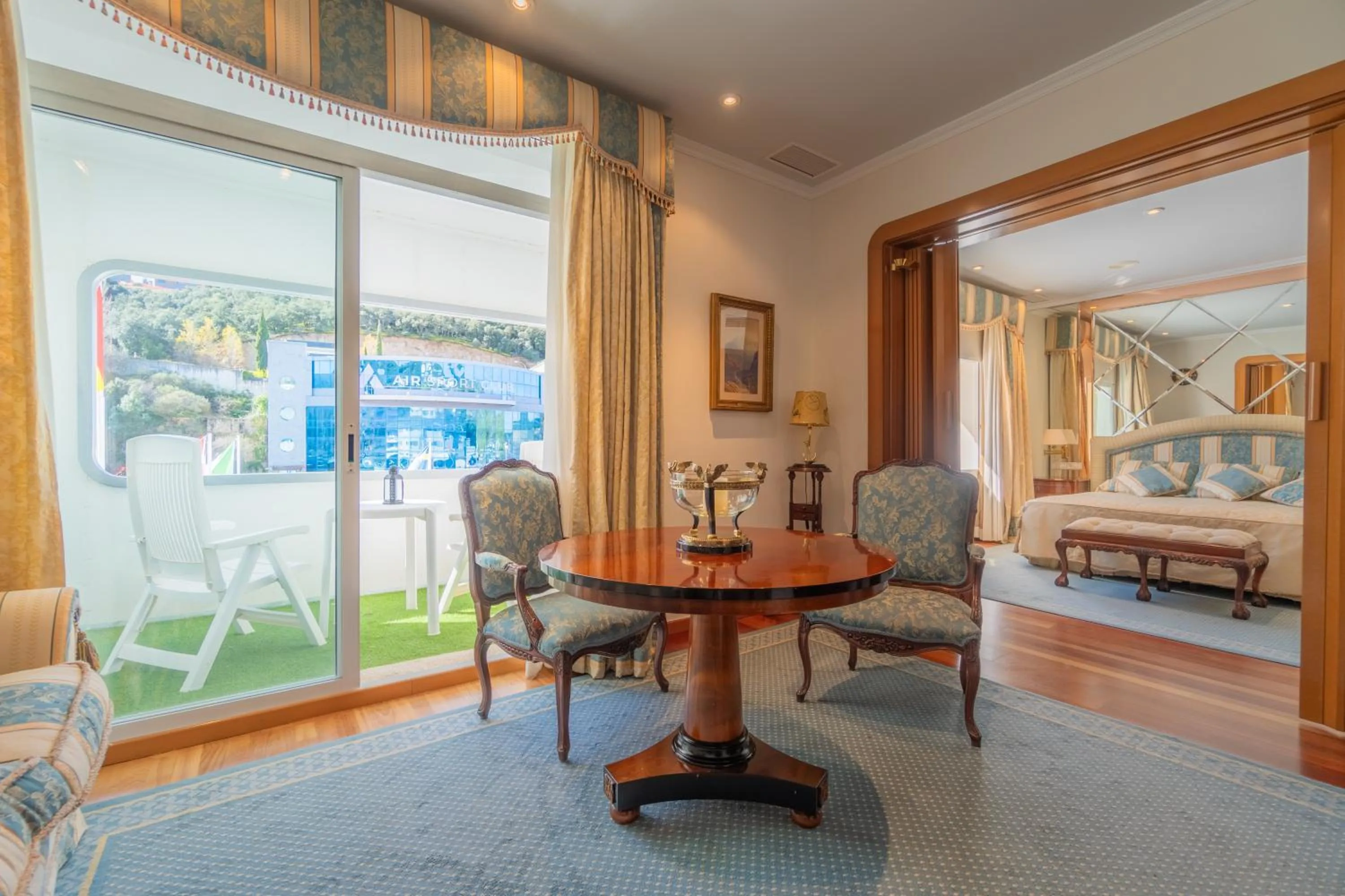 Living room, Bed in Hotel Náyade