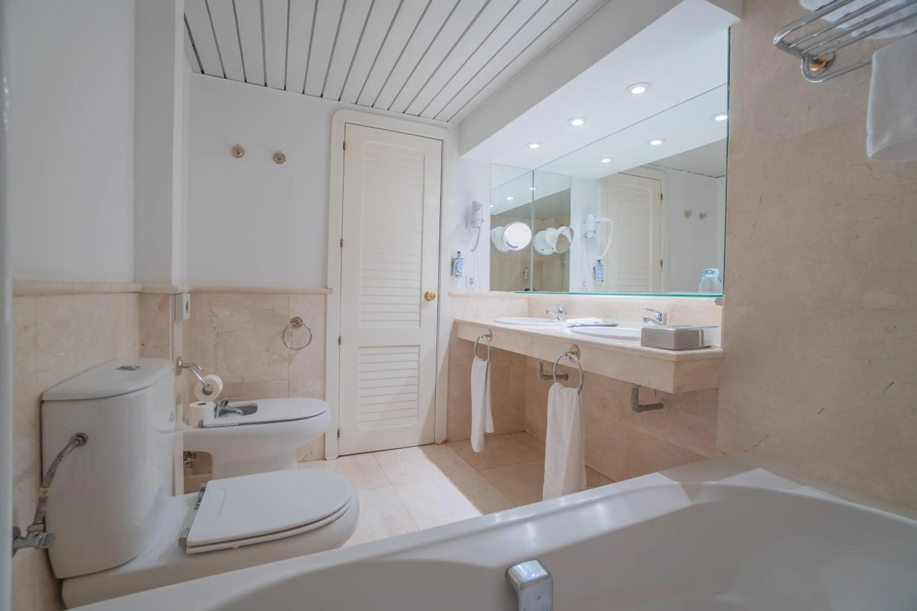 Shower in Hotel Náyade