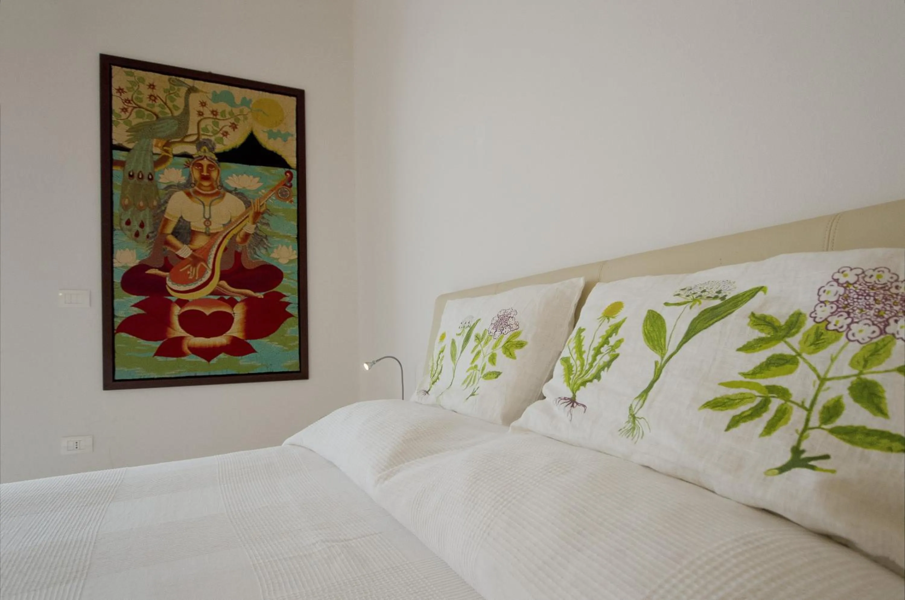 Living room, Bed in Appartamento a 5 metri dal lago