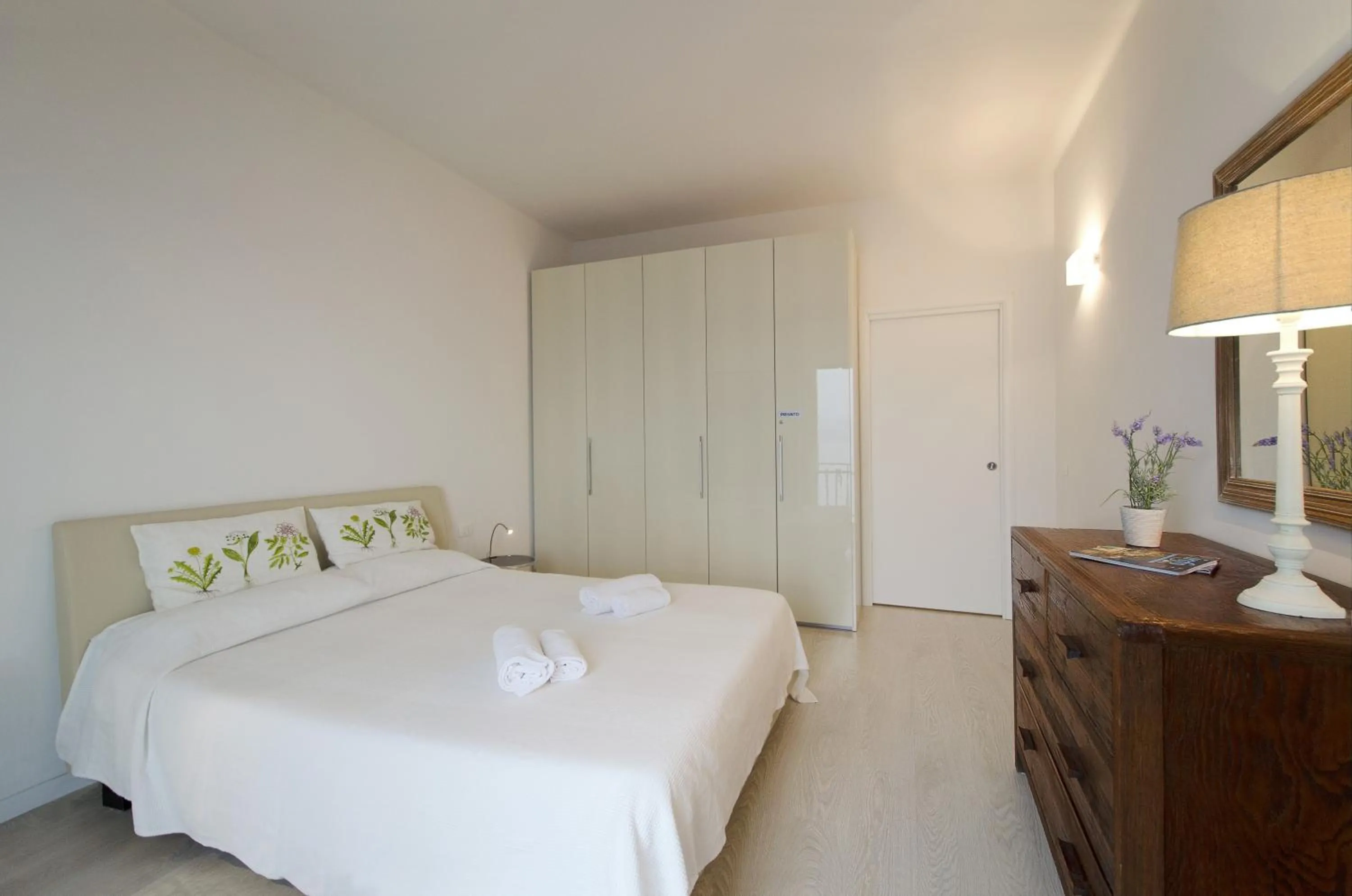 Property building, Bed in Appartamento a 5 metri dal lago