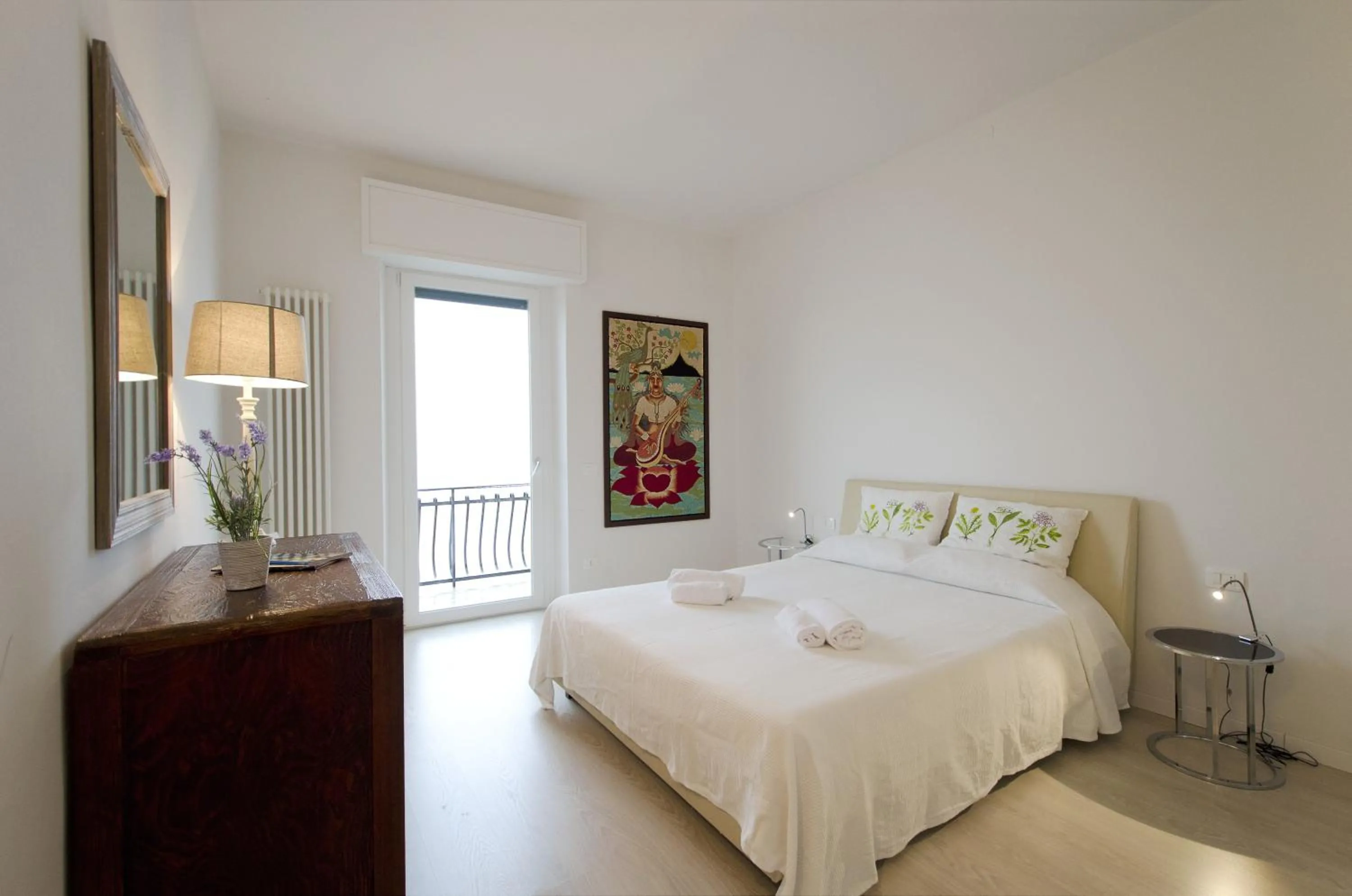 Living room, Bed in Appartamento a 5 metri dal lago