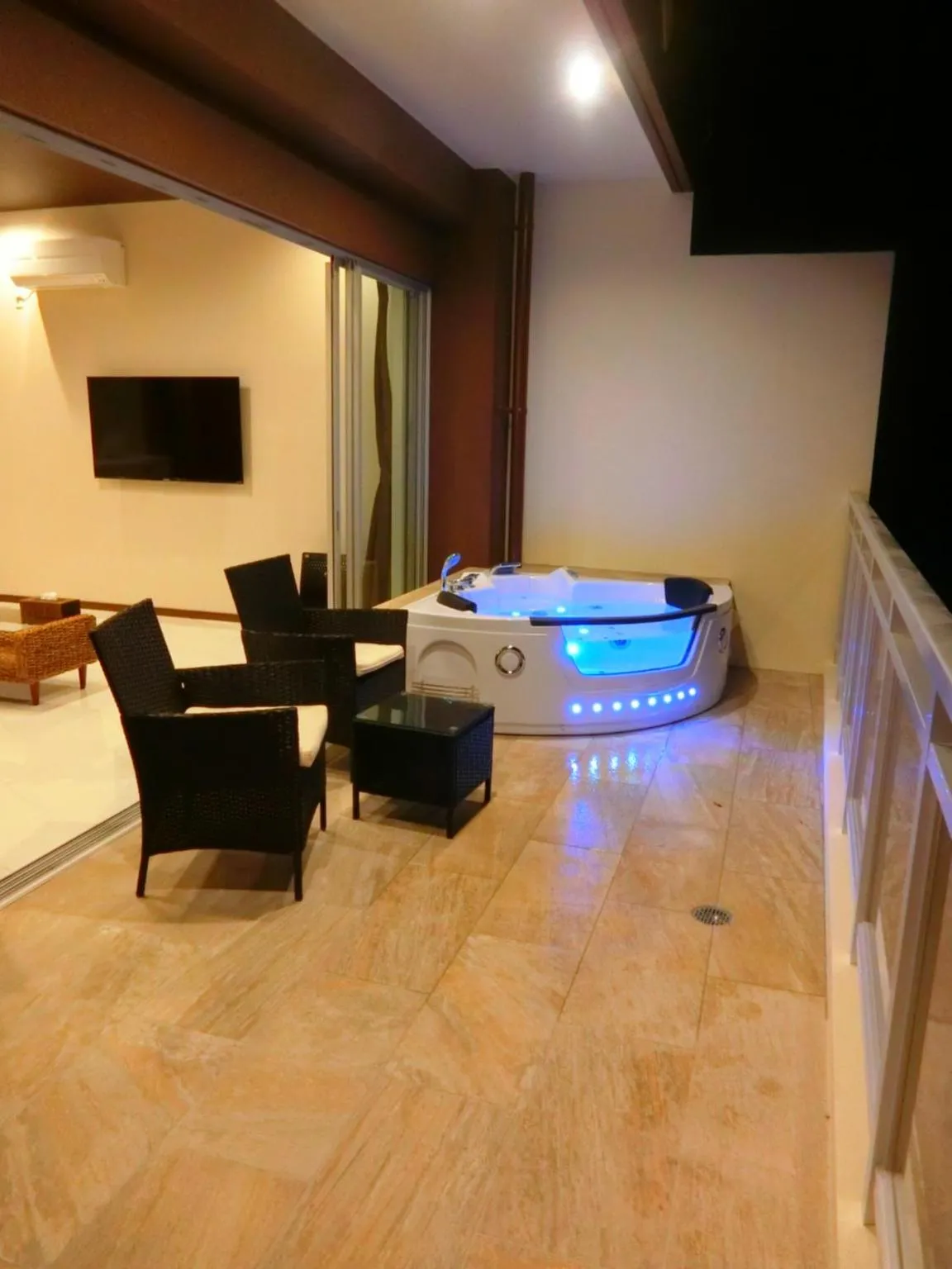 Balcony/Terrace, Bed in Oceans Cottage