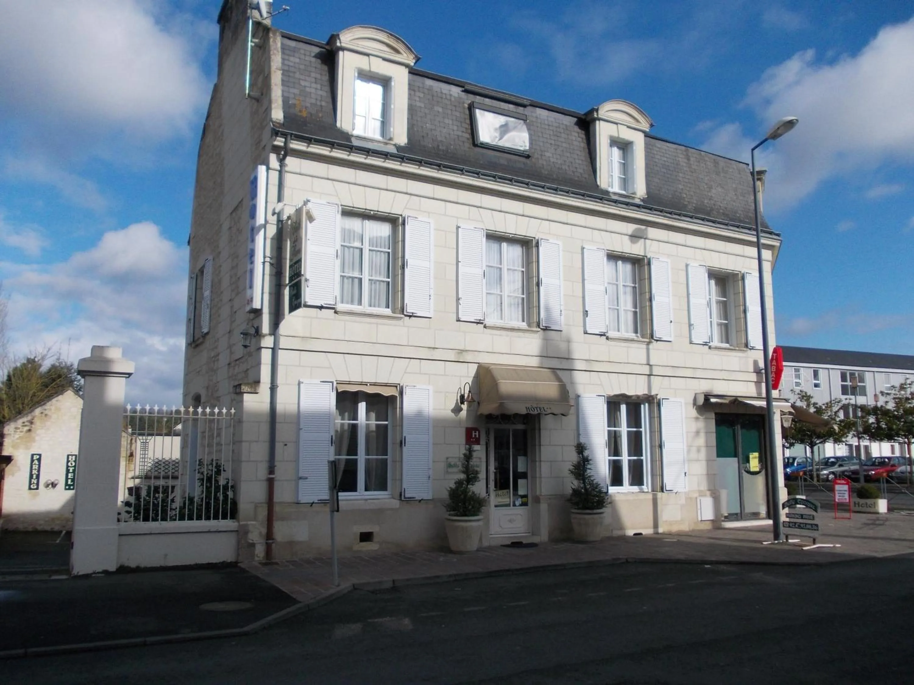 Facade/entrance in Belle Epoque