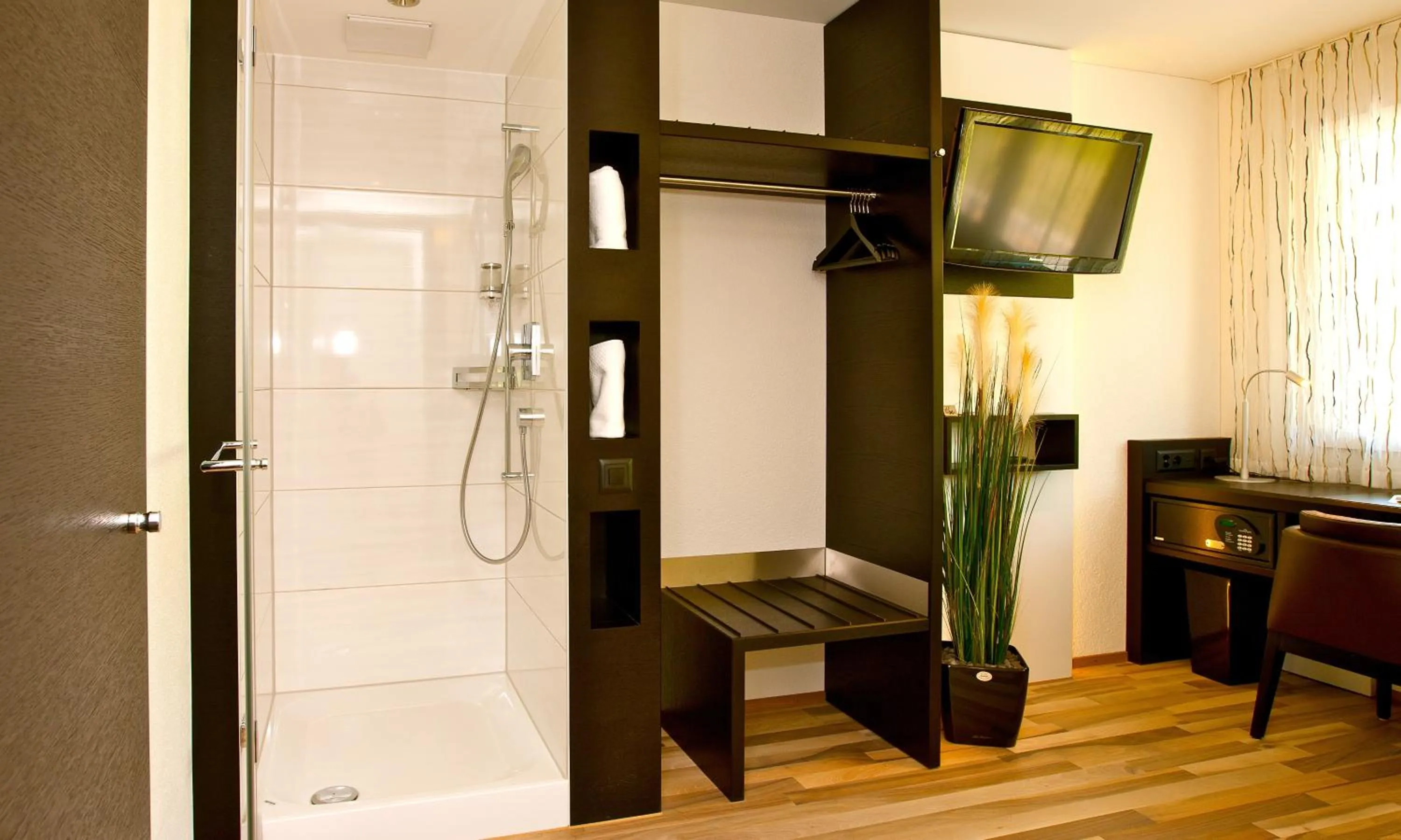 Shower in Hotel Restaurant Vogelsang