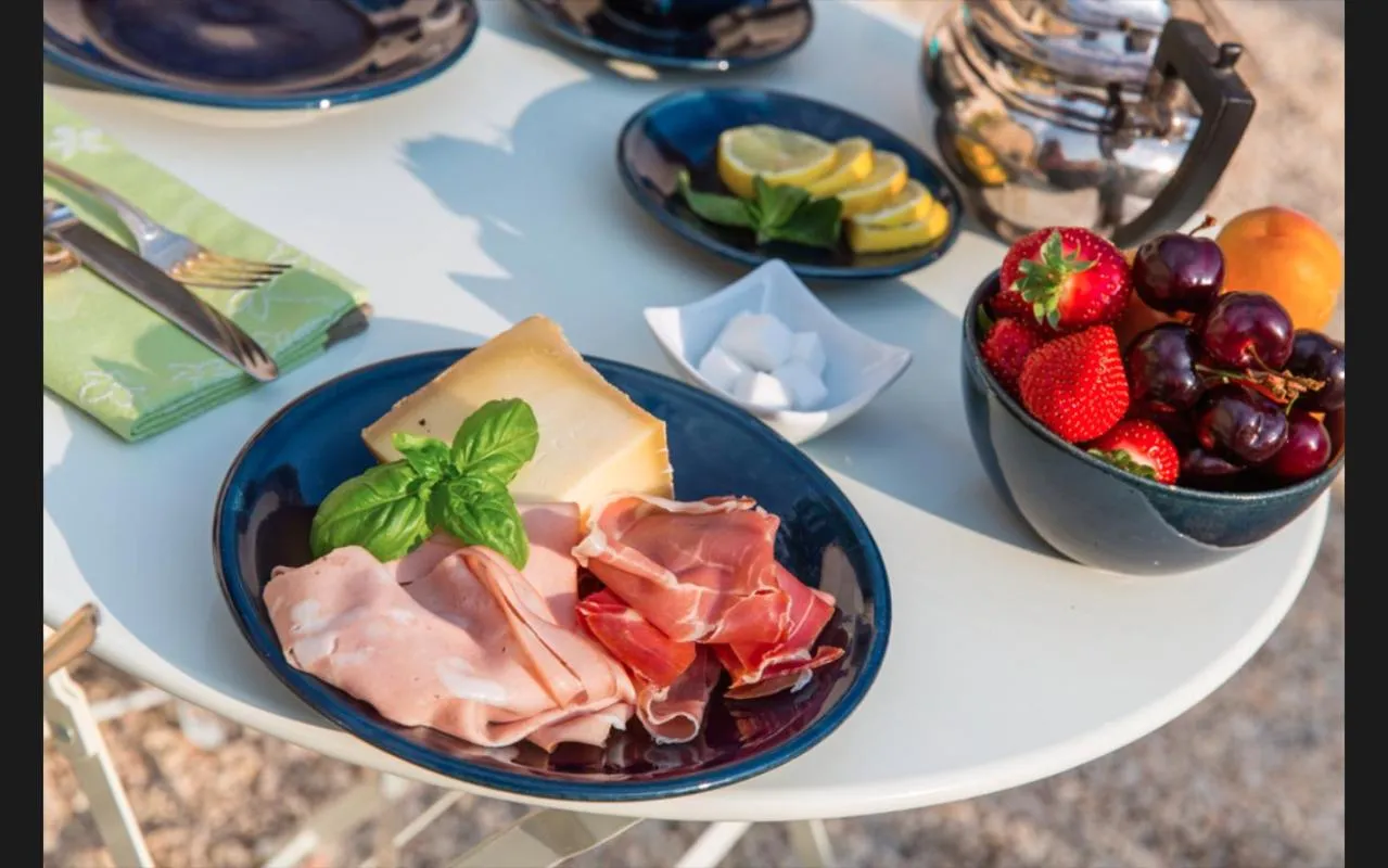 Breakfast in Mas De La Baume