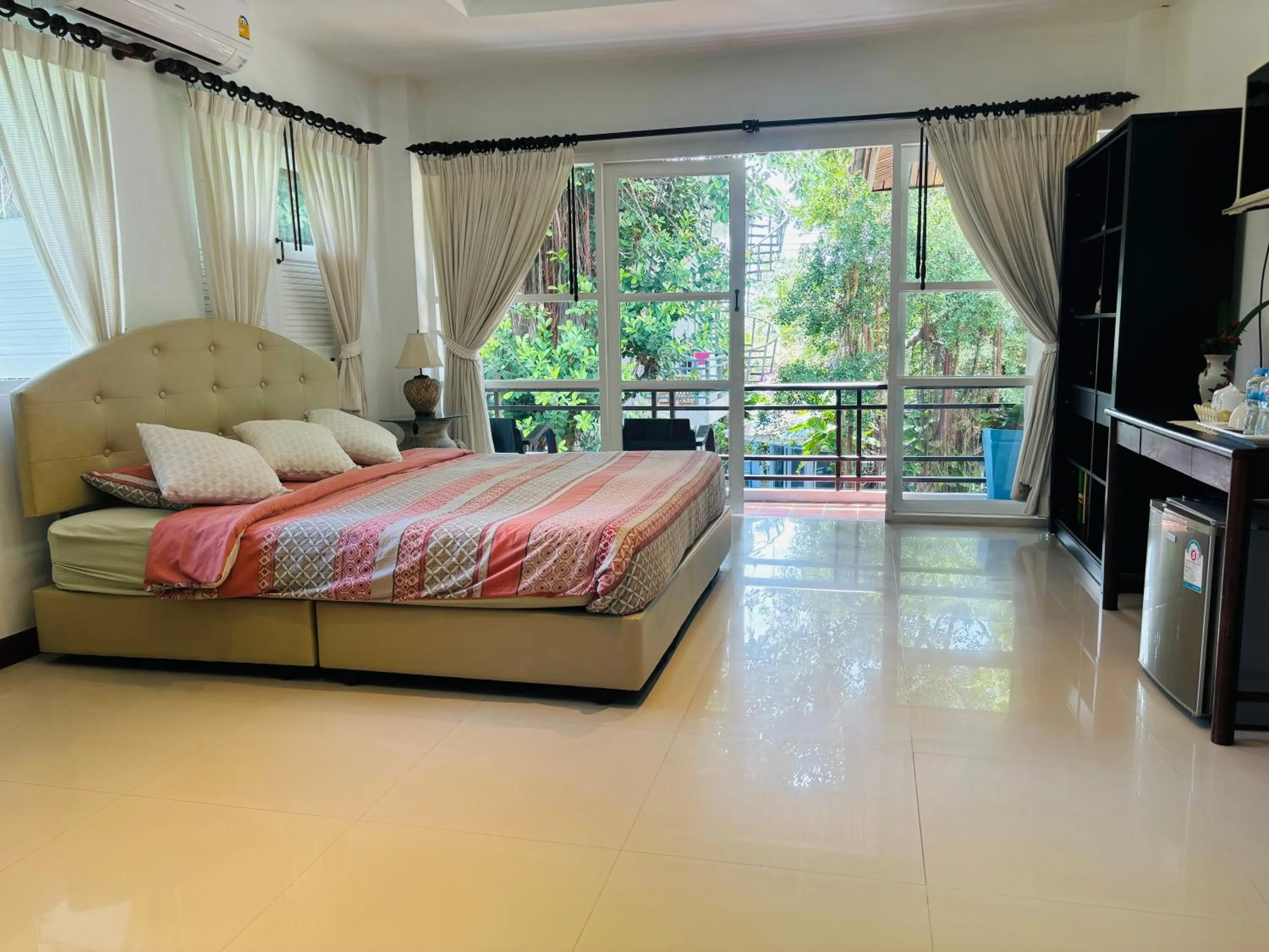 Photo of the whole room, Bed in Banyan House Samui bed and breakfast (Adult Only)