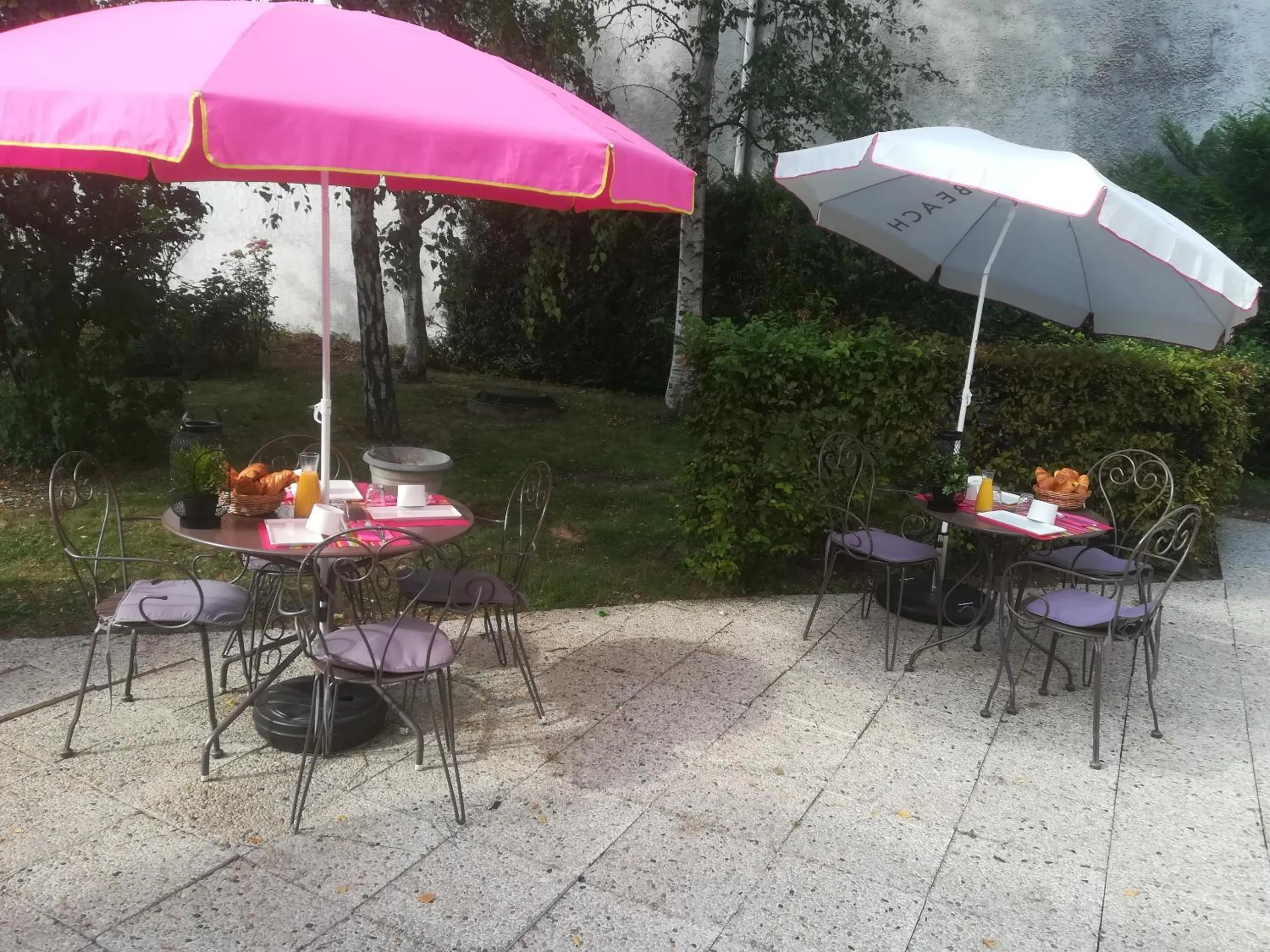 Patio in Hotel Mermoz Paris Le Bourget