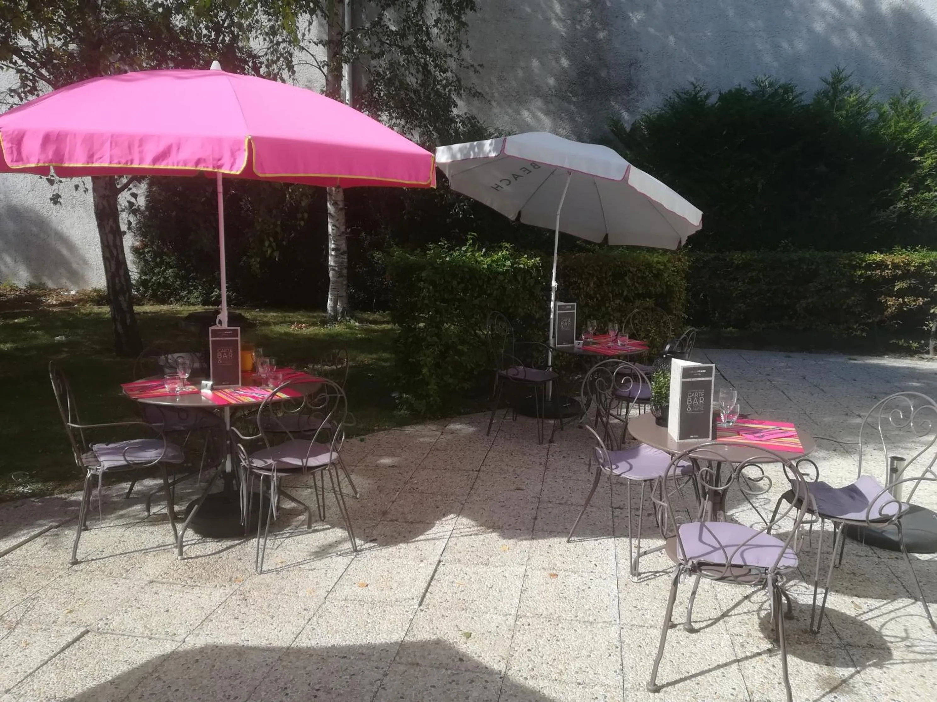 Patio in Hotel Mermoz Paris Le Bourget