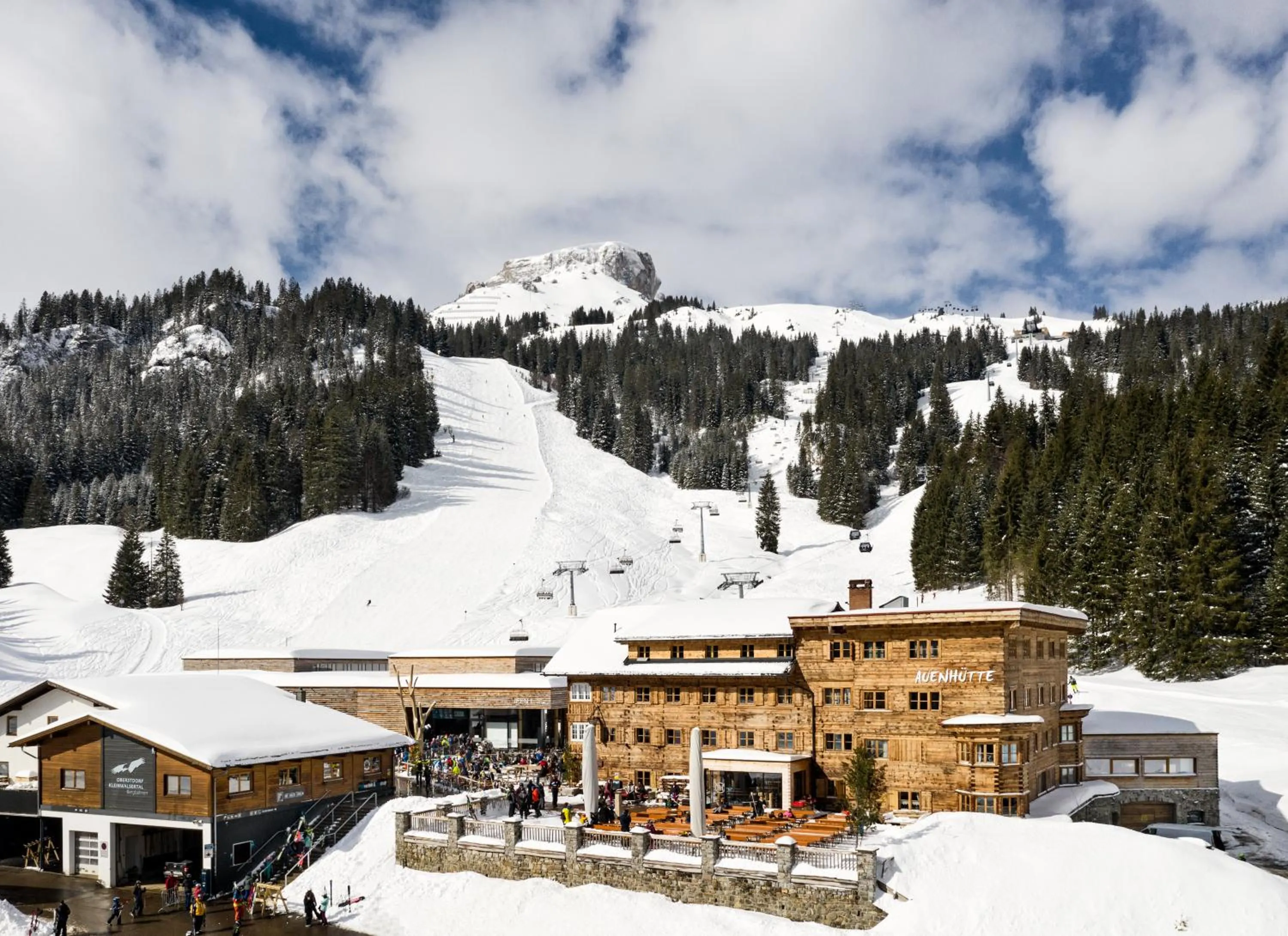 Property building in Auenhütte