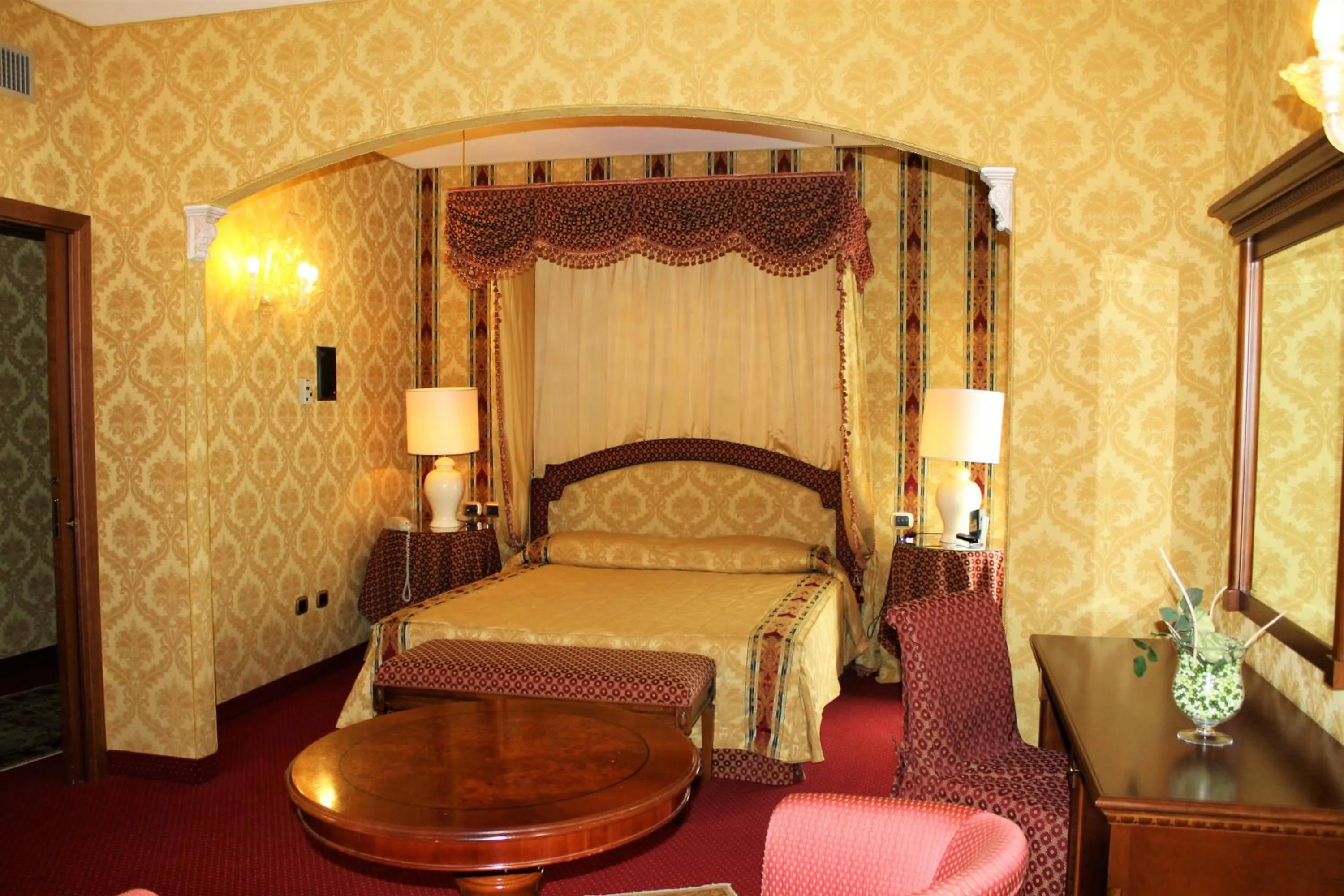 Decorative detail, Bed in Hotel La Rosa Dei Venti