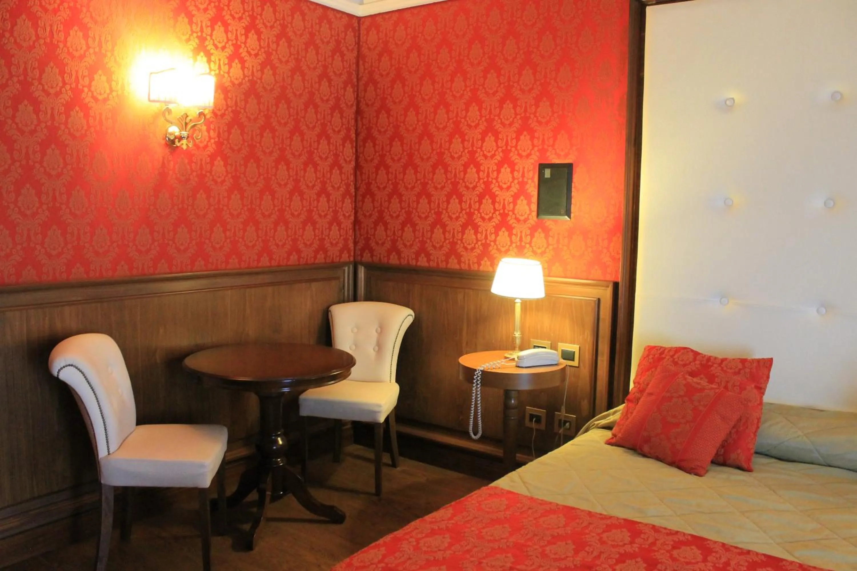 Photo of the whole room, Bed in Hotel La Rosa Dei Venti