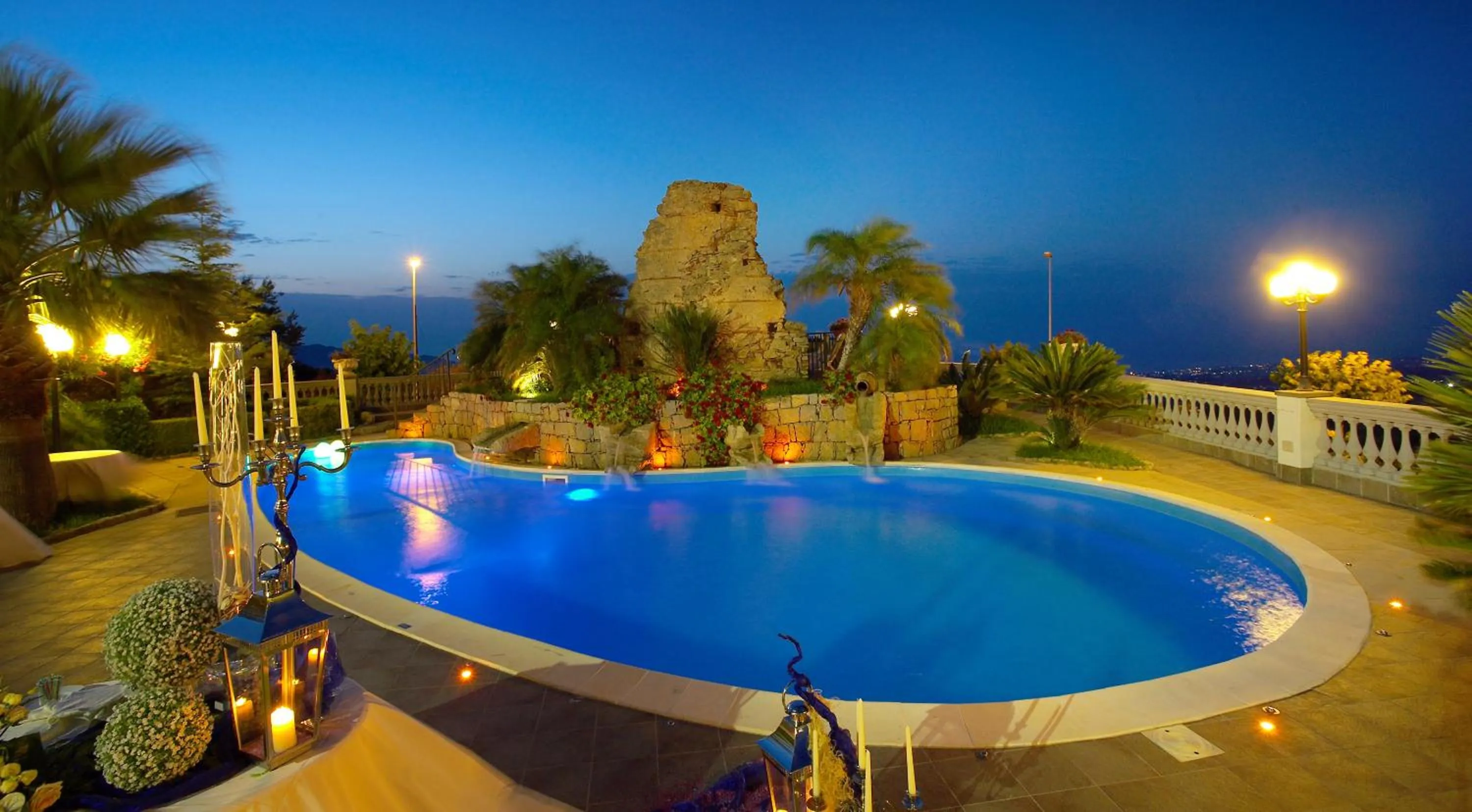 Swimming pool in Hotel La Rosa Dei Venti