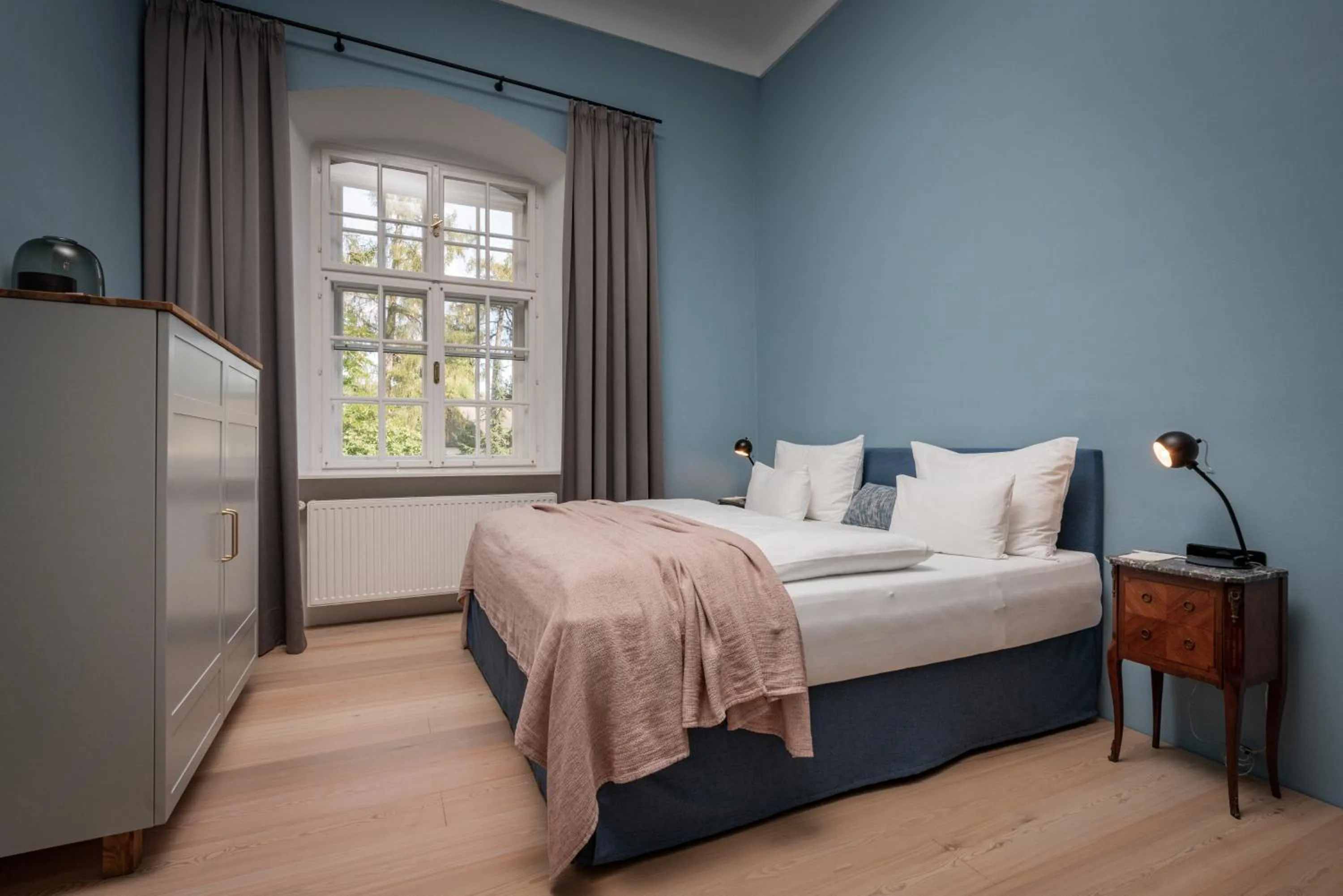 Photo of the whole room, Bed in Boutique Hotel Zum Oberjäger, Schloss Lackenbach