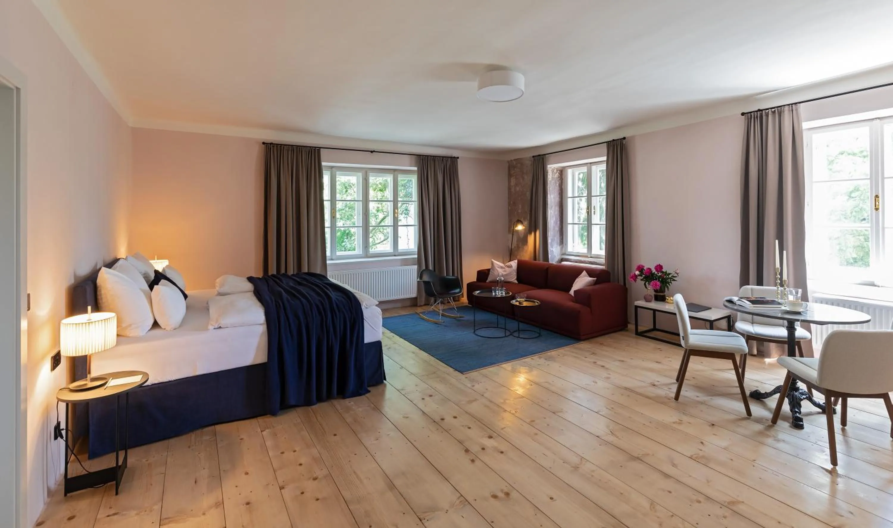 Photo of the whole room, Bed in Boutique Hotel Zum Oberjäger, Schloss Lackenbach