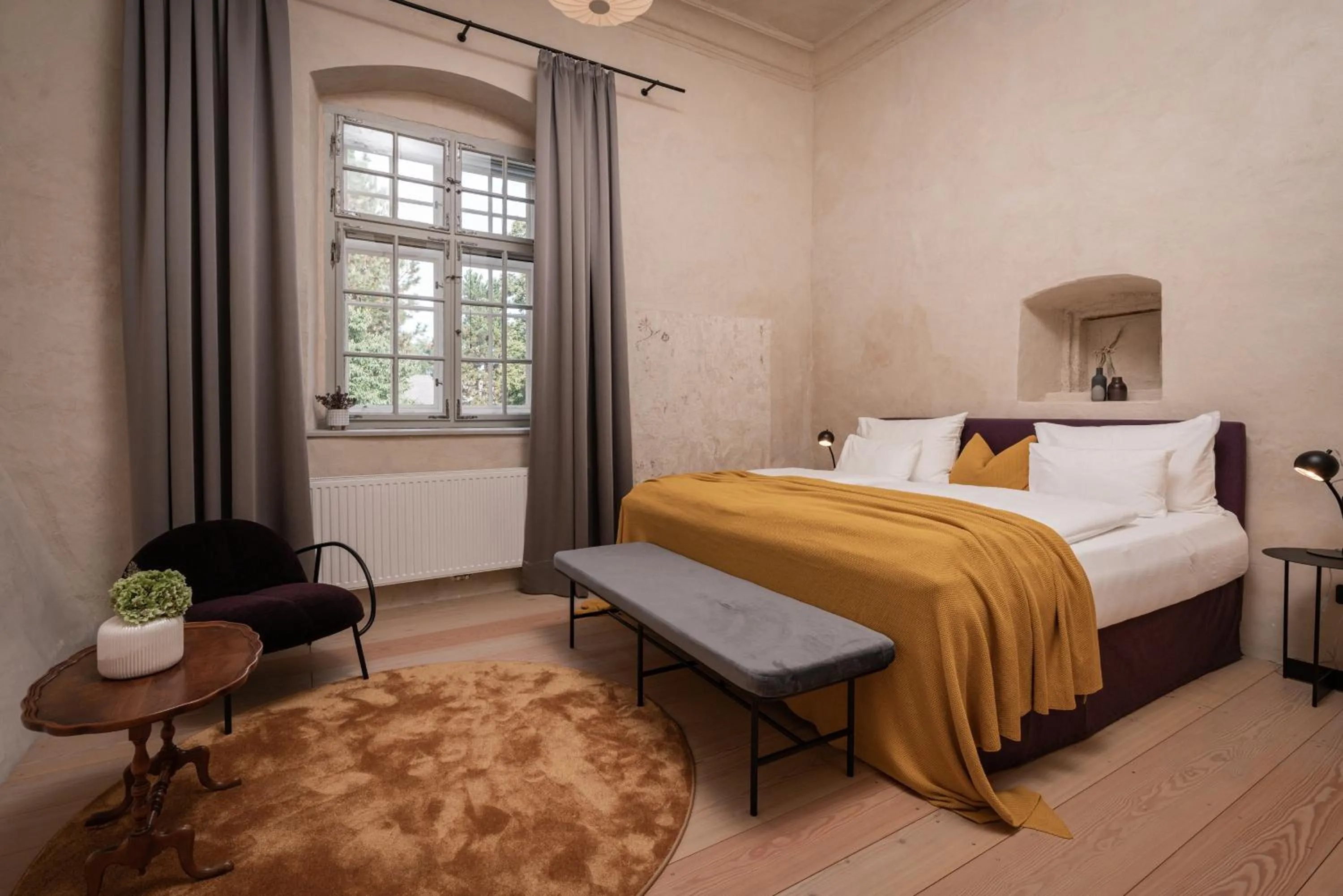 Photo of the whole room, Bed in Boutique Hotel Zum Oberjäger, Schloss Lackenbach