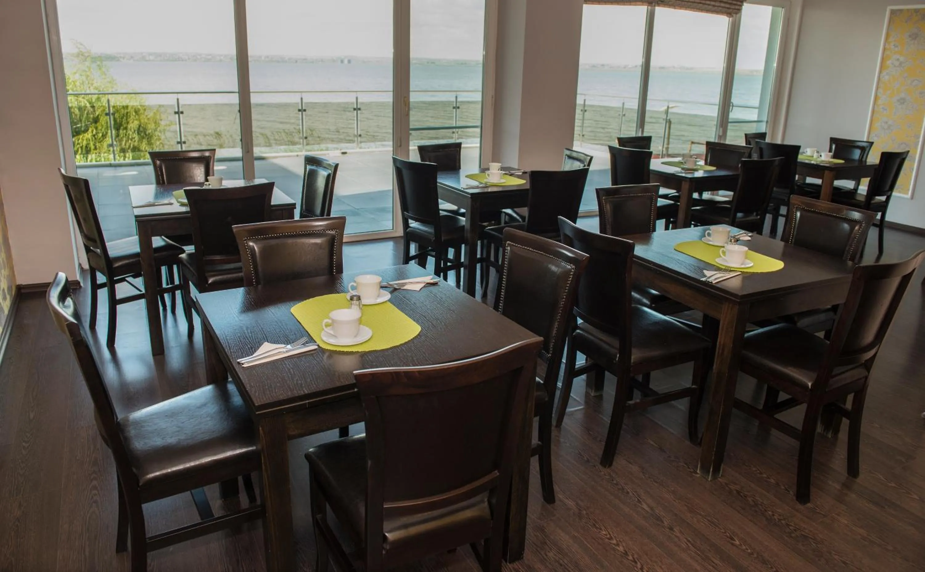 Restaurant/places to eat in Hotel Romantic