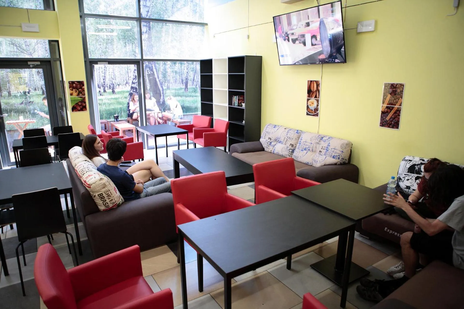 Communal lounge/ TV room in City Express Hostel