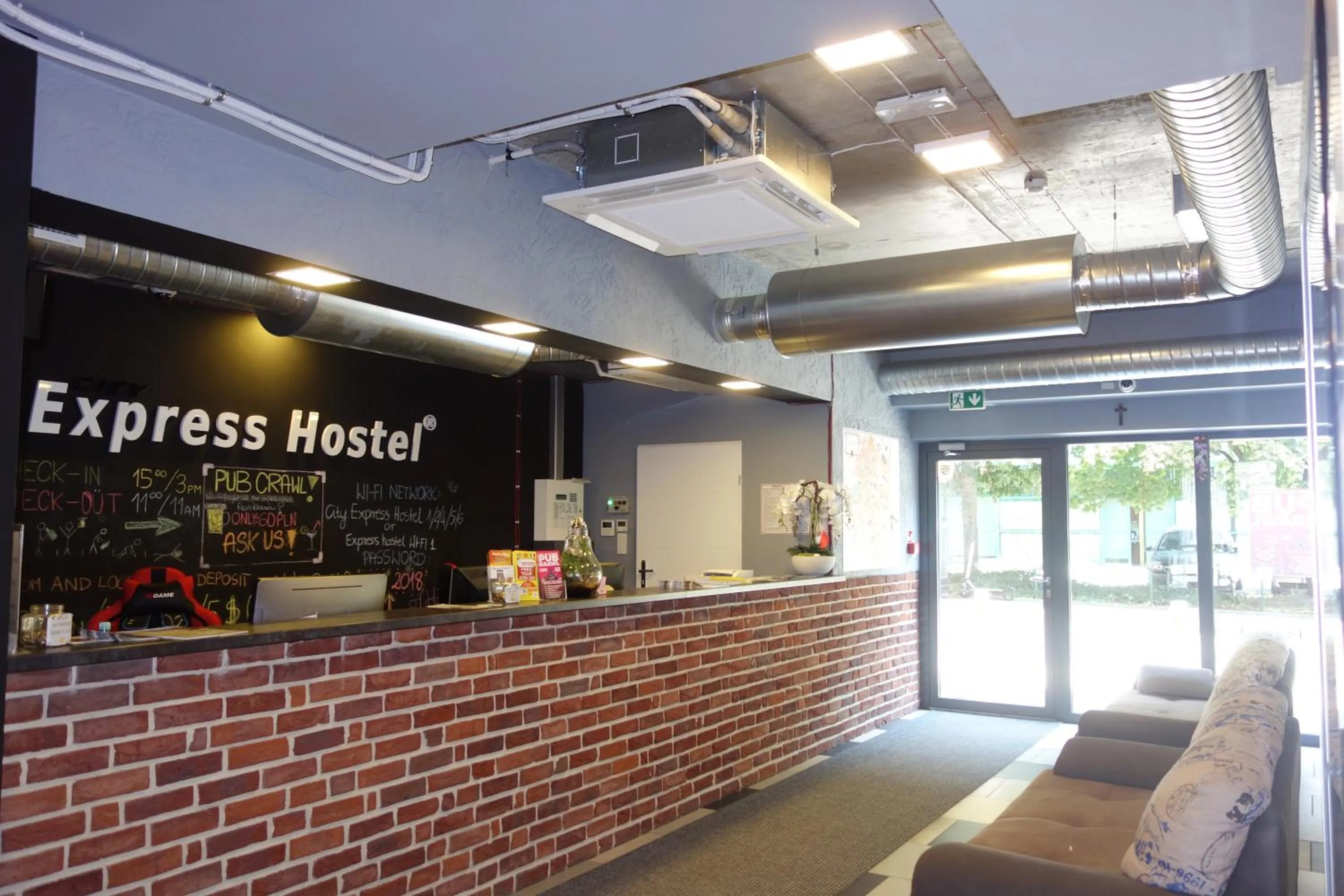 Lobby or reception in City Express Hostel