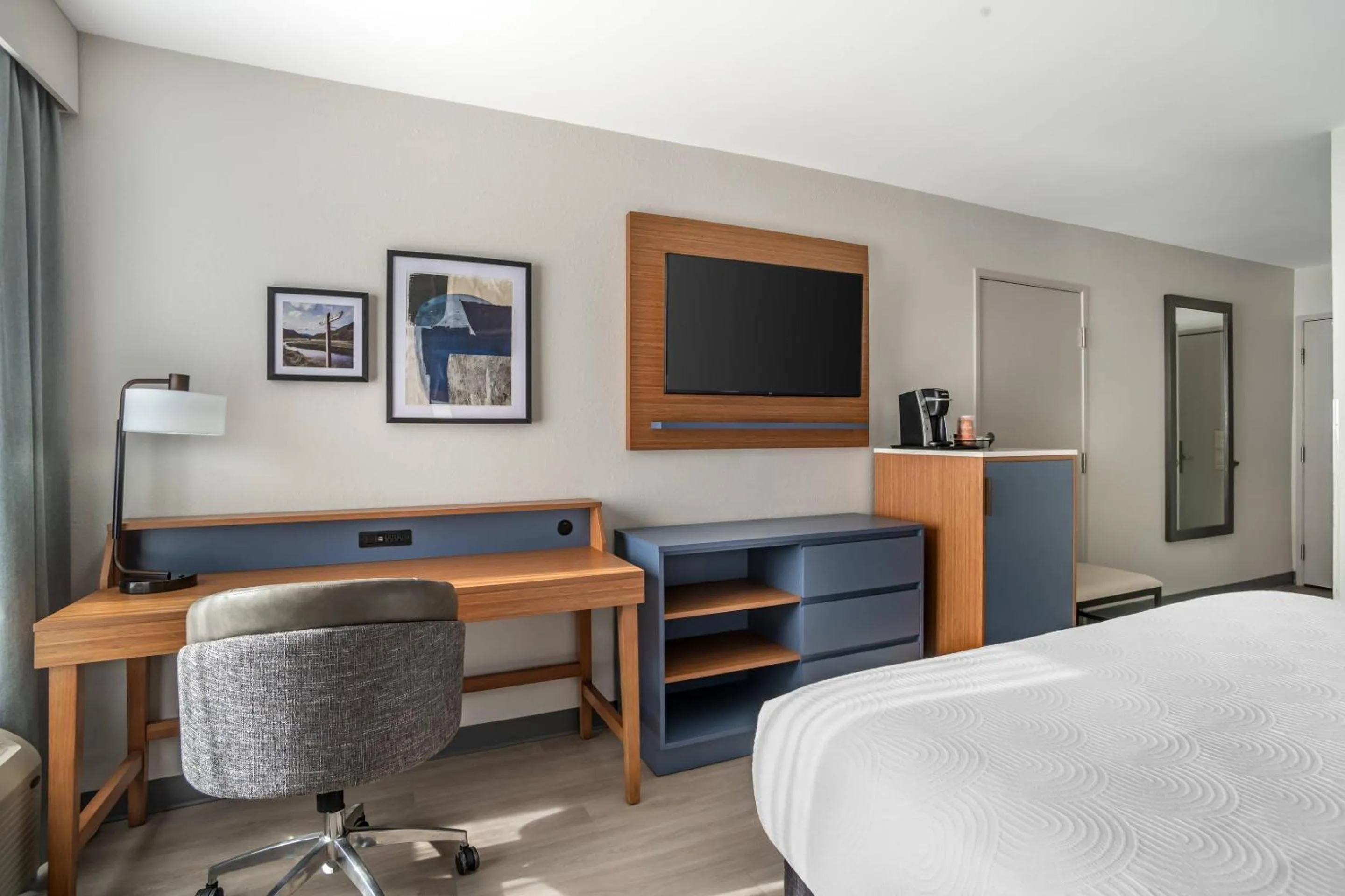 Bedroom, Bed in Country Inn & Suites by Radisson, Shelby, NC