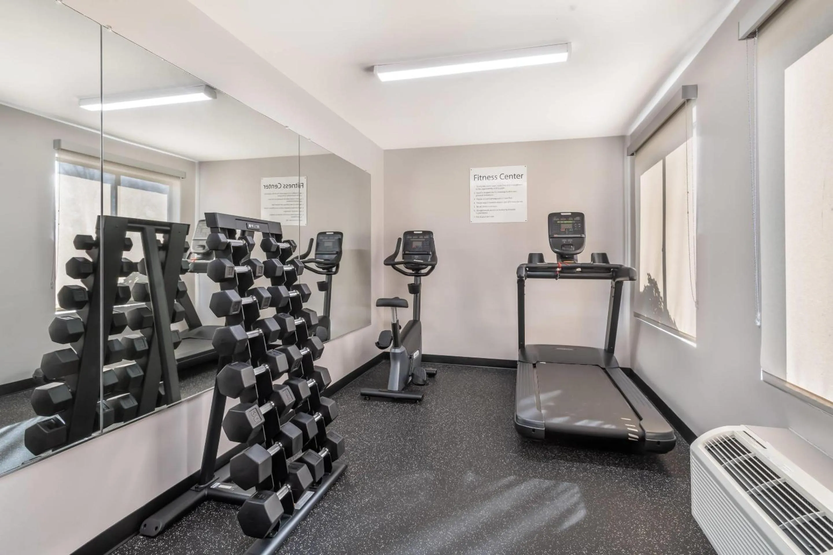 Fitness centre/facilities in Country Inn & Suites by Radisson, Shelby, NC