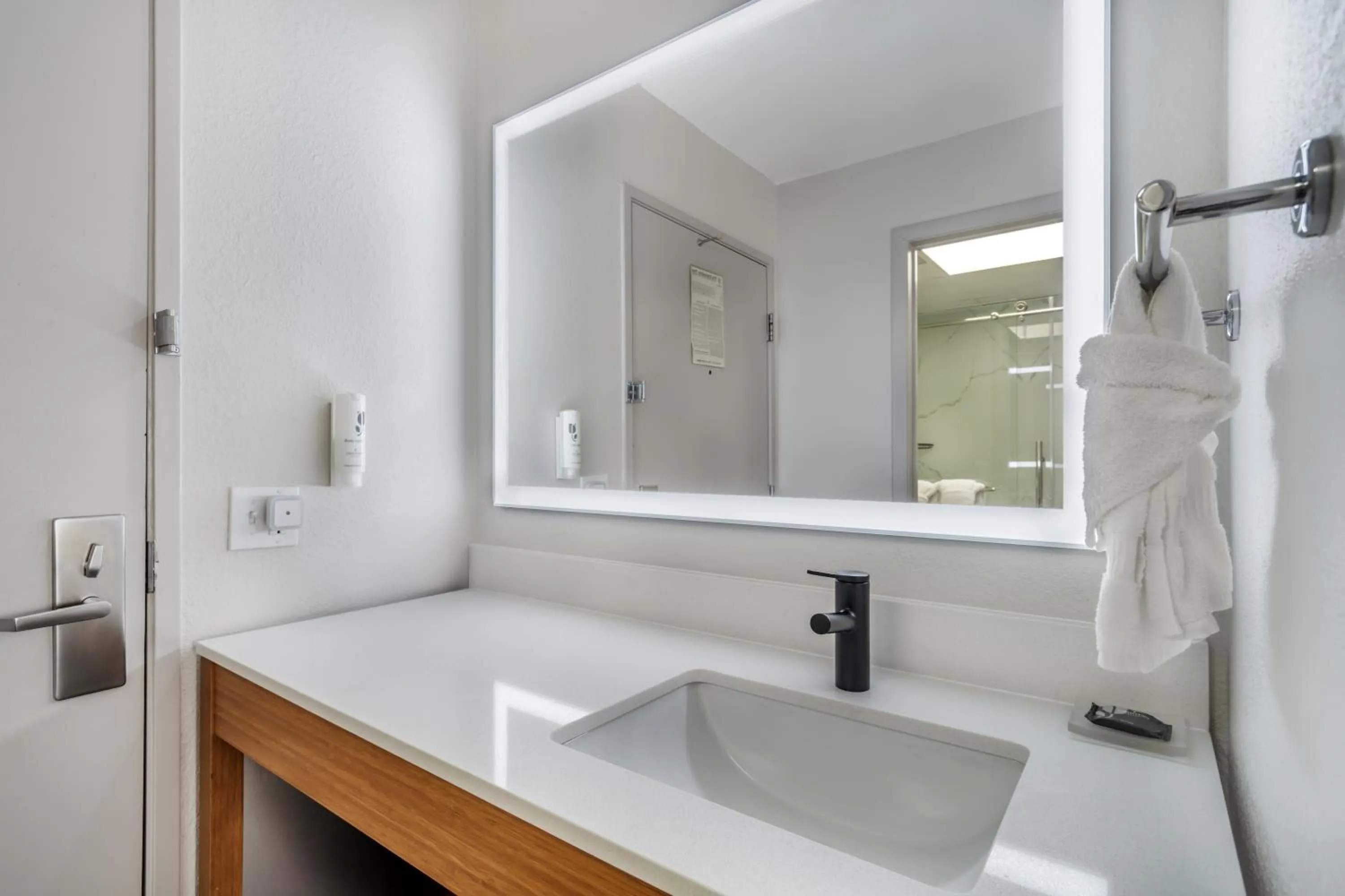 Bathroom in Country Inn & Suites by Radisson, Shelby, NC