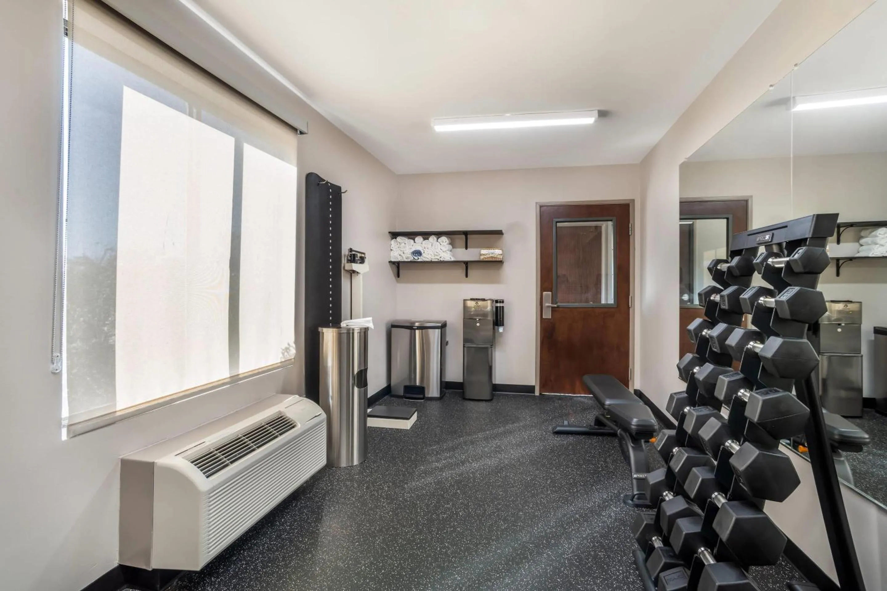 Fitness centre/facilities in Country Inn & Suites by Radisson, Shelby, NC