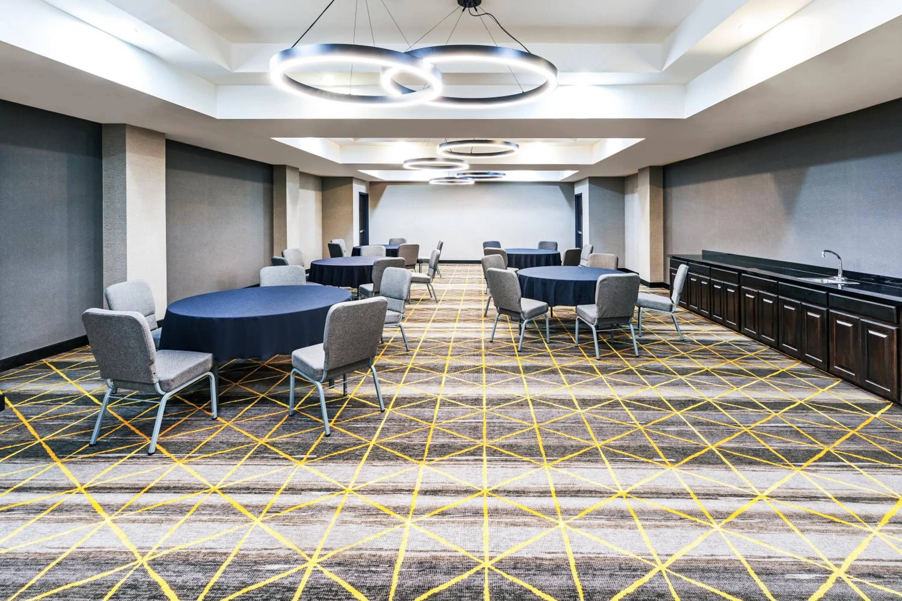 Meeting/conference room in Holiday Inn & Suites Stillwater-University West by IHG