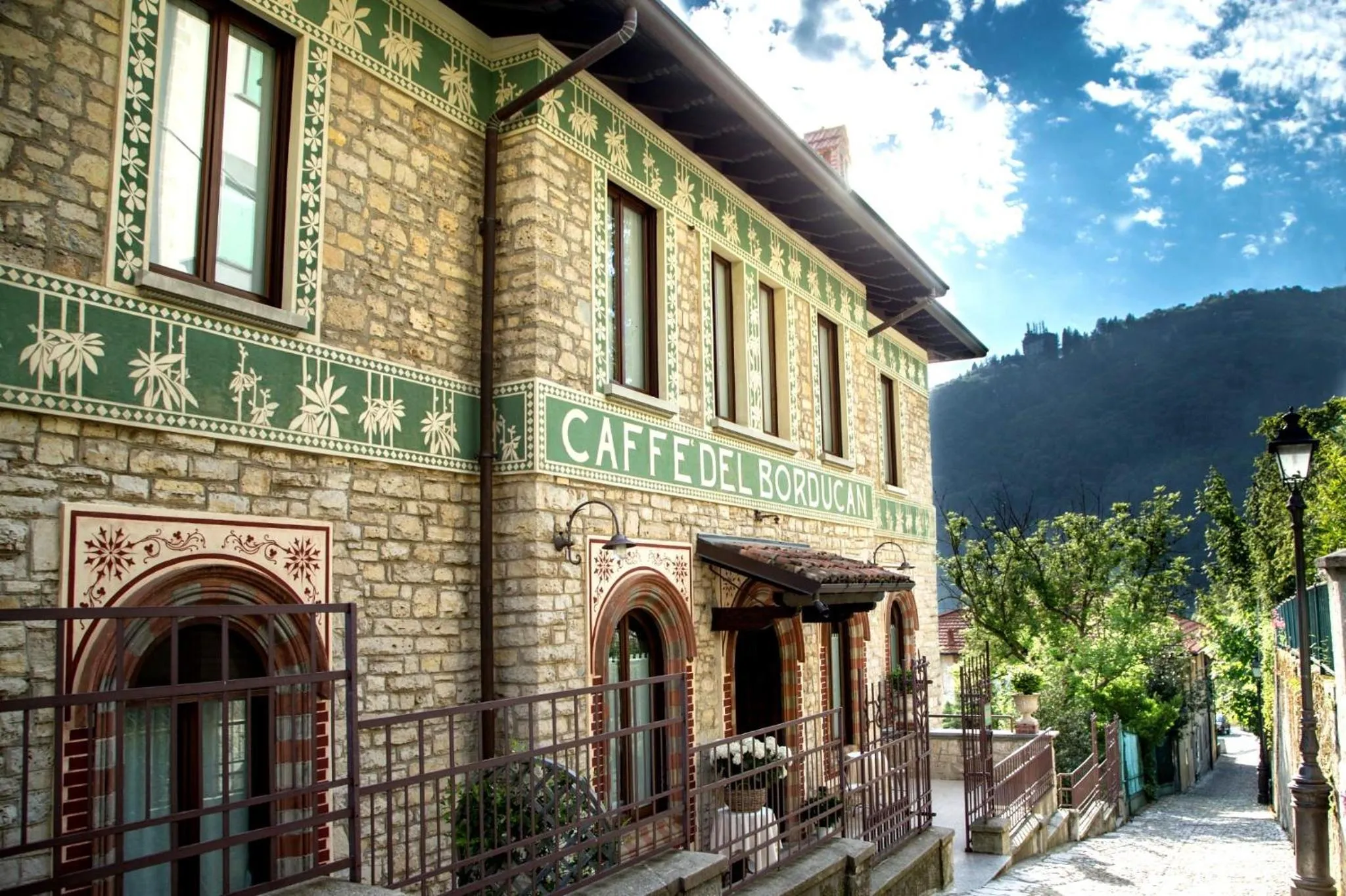 Quiet street view in Al Borducan Boutique Hotel