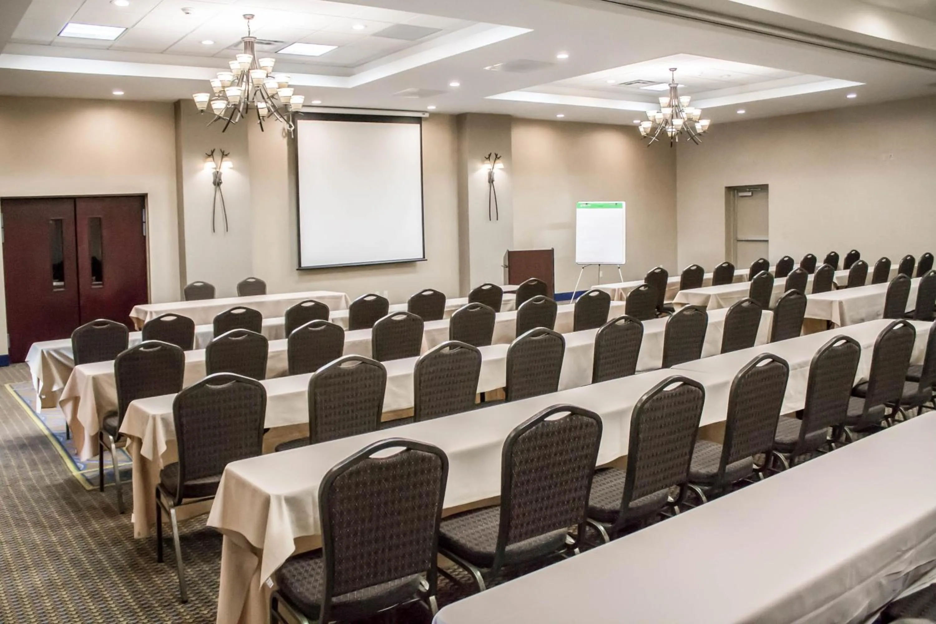 Meeting/conference room in Holiday Inn Express & Suites - Albany Airport - Wolf Road by IHG