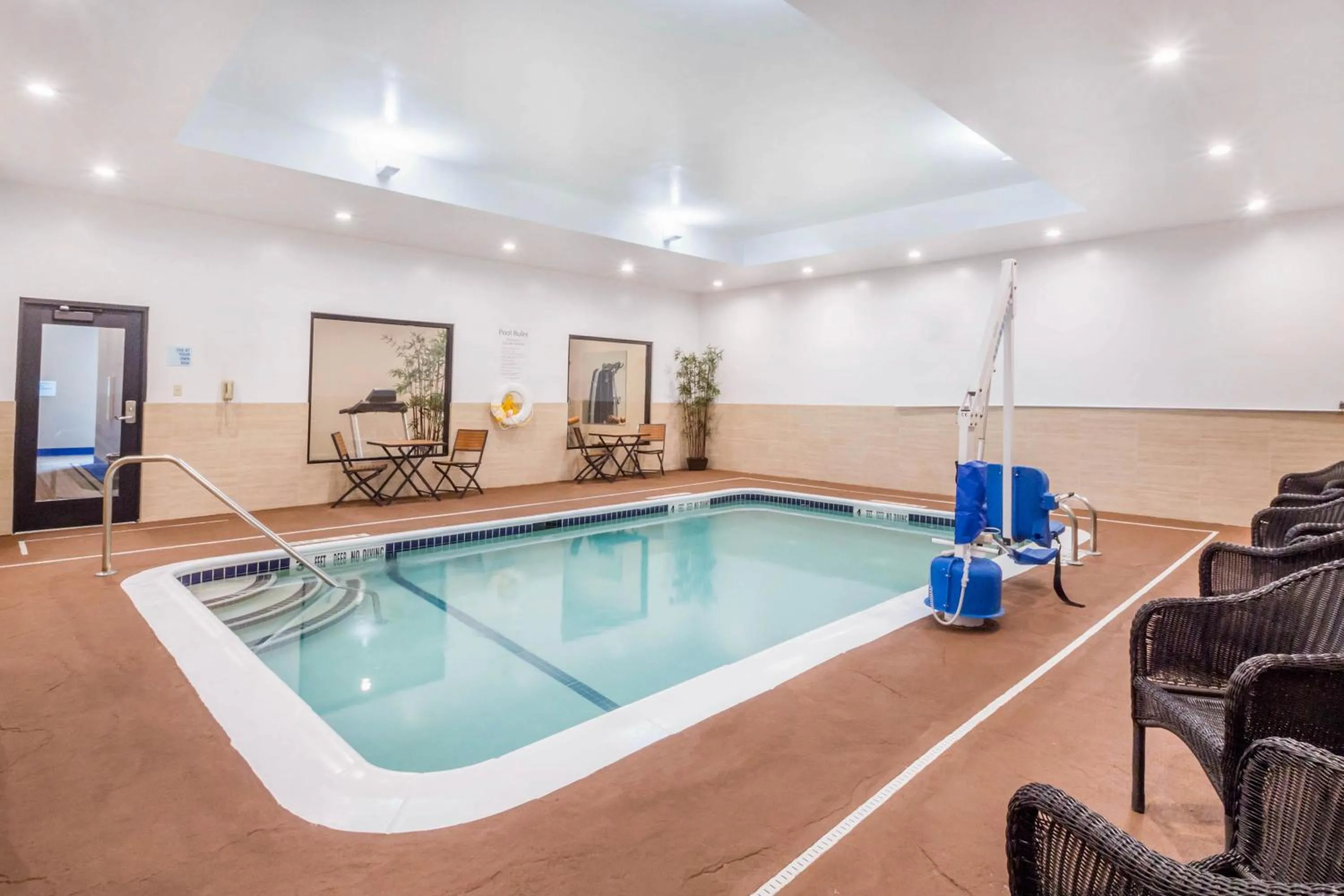 Swimming pool in Holiday Inn Express & Suites - Albany Airport - Wolf Road by IHG