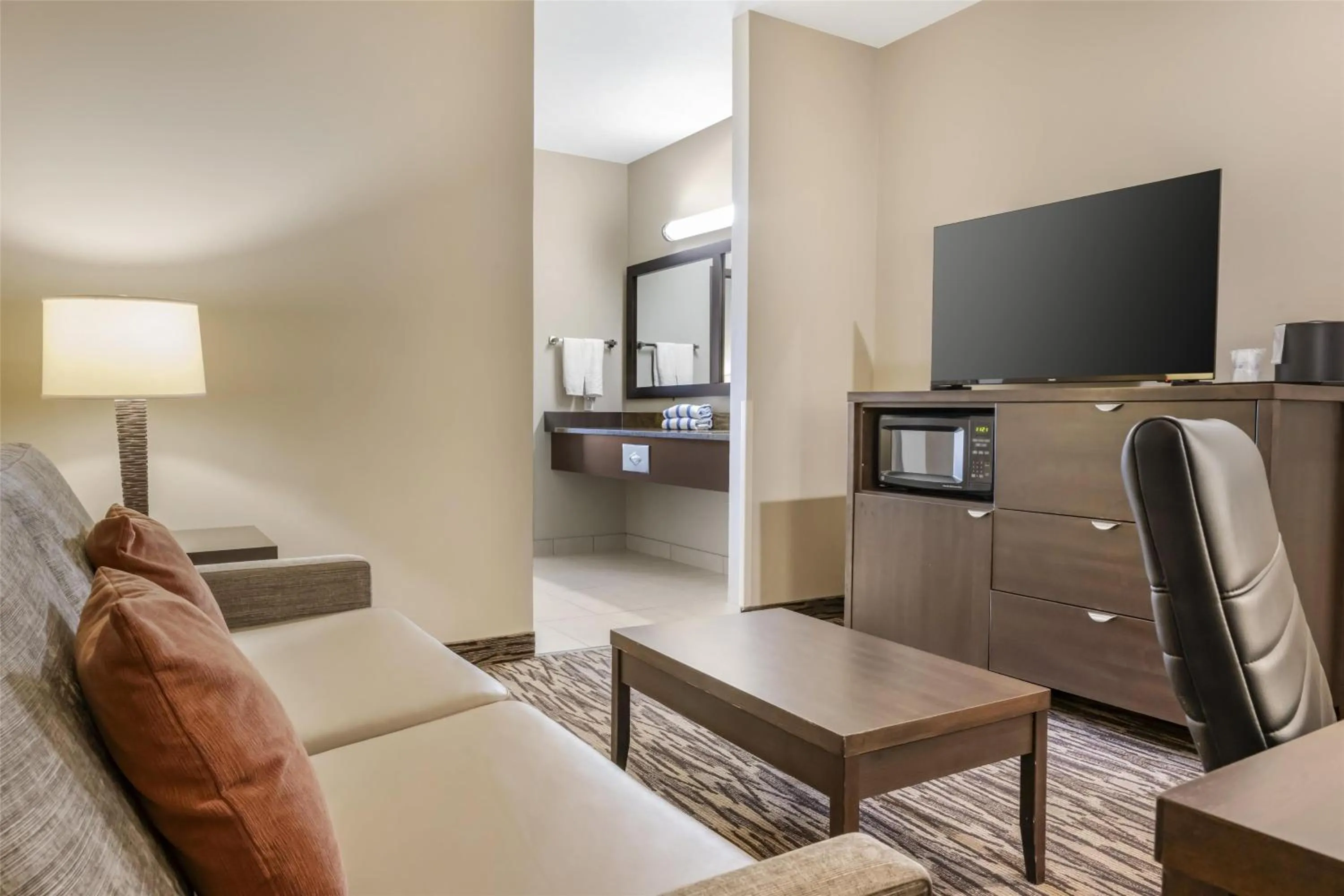 Bedroom in Best Western Plus Bridgewater Hotel & Convention Centre