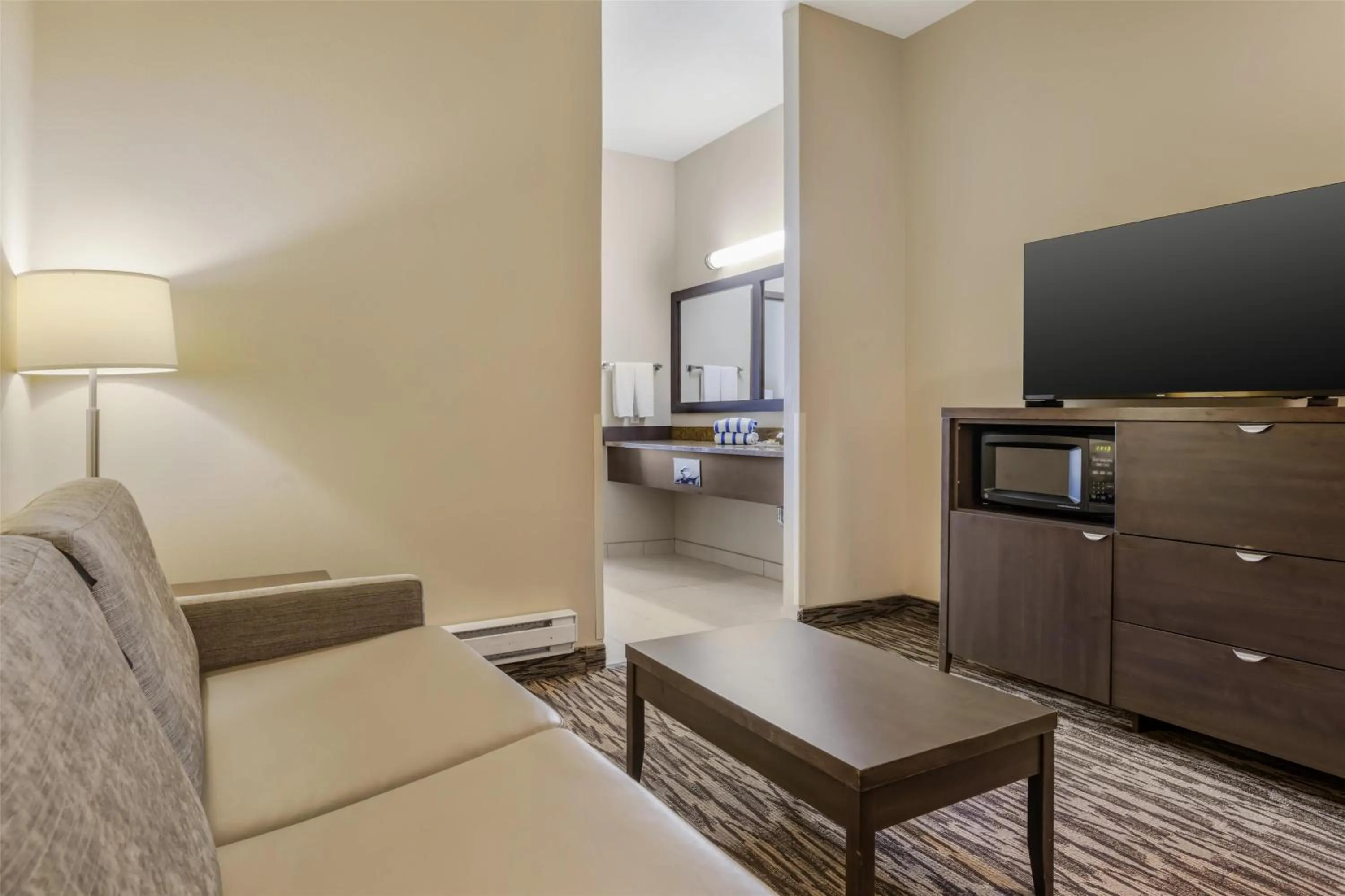 Bedroom in Best Western Plus Bridgewater Hotel & Convention Centre