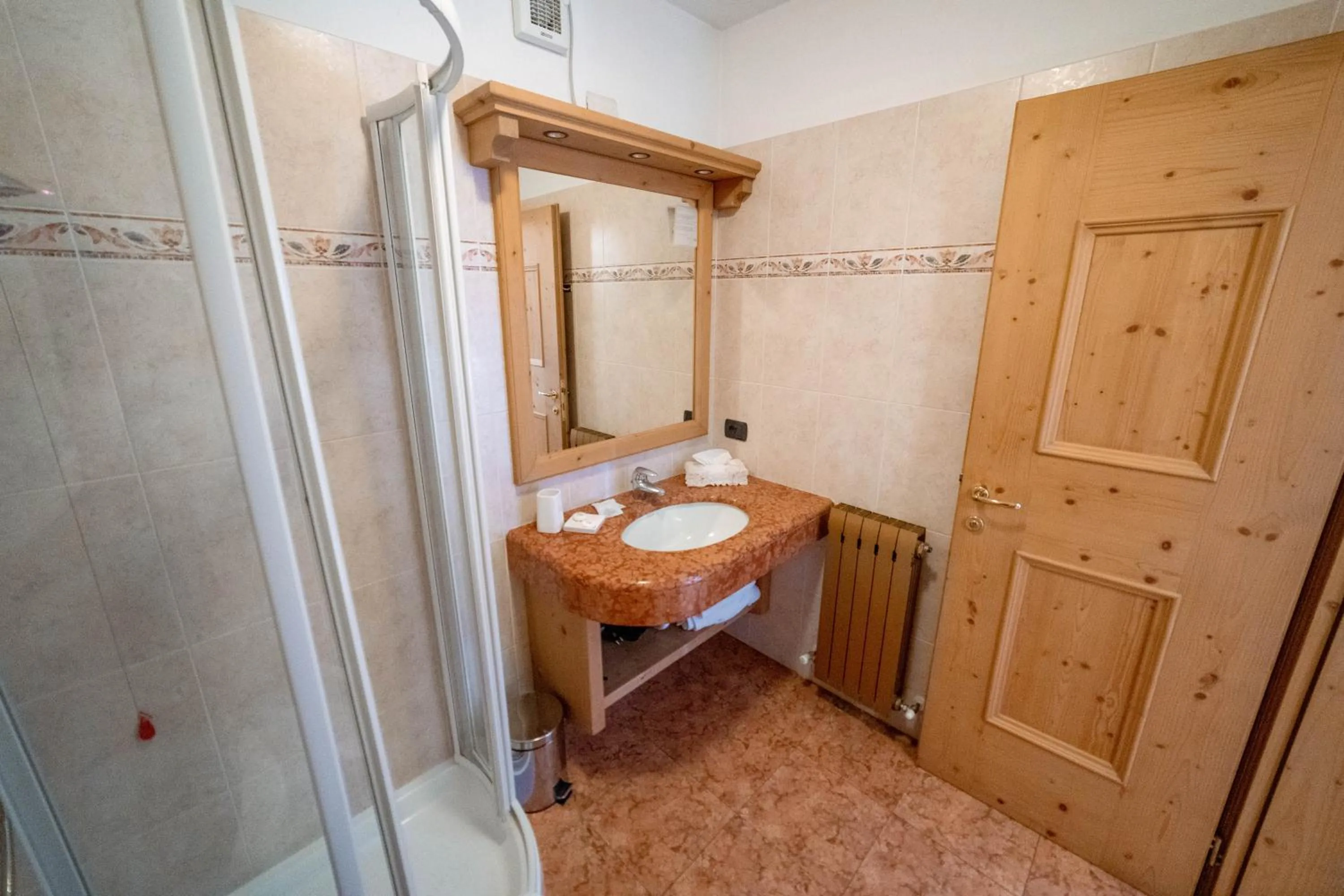 Bathroom in Alpi & Golf Hotel