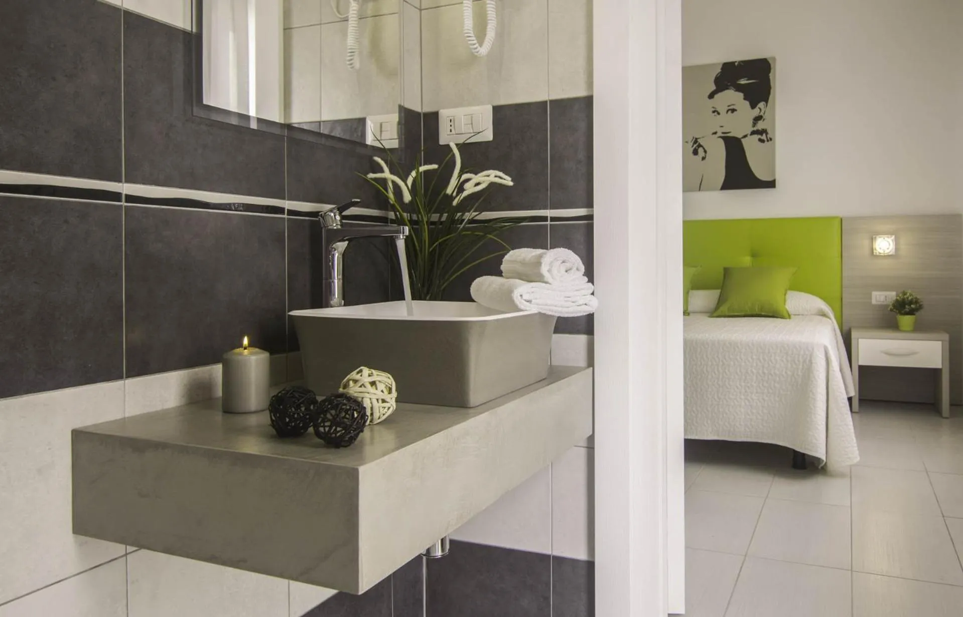 Bathroom, Bed in Hotel Solemare - Frontemare - 3 Stelle Superior