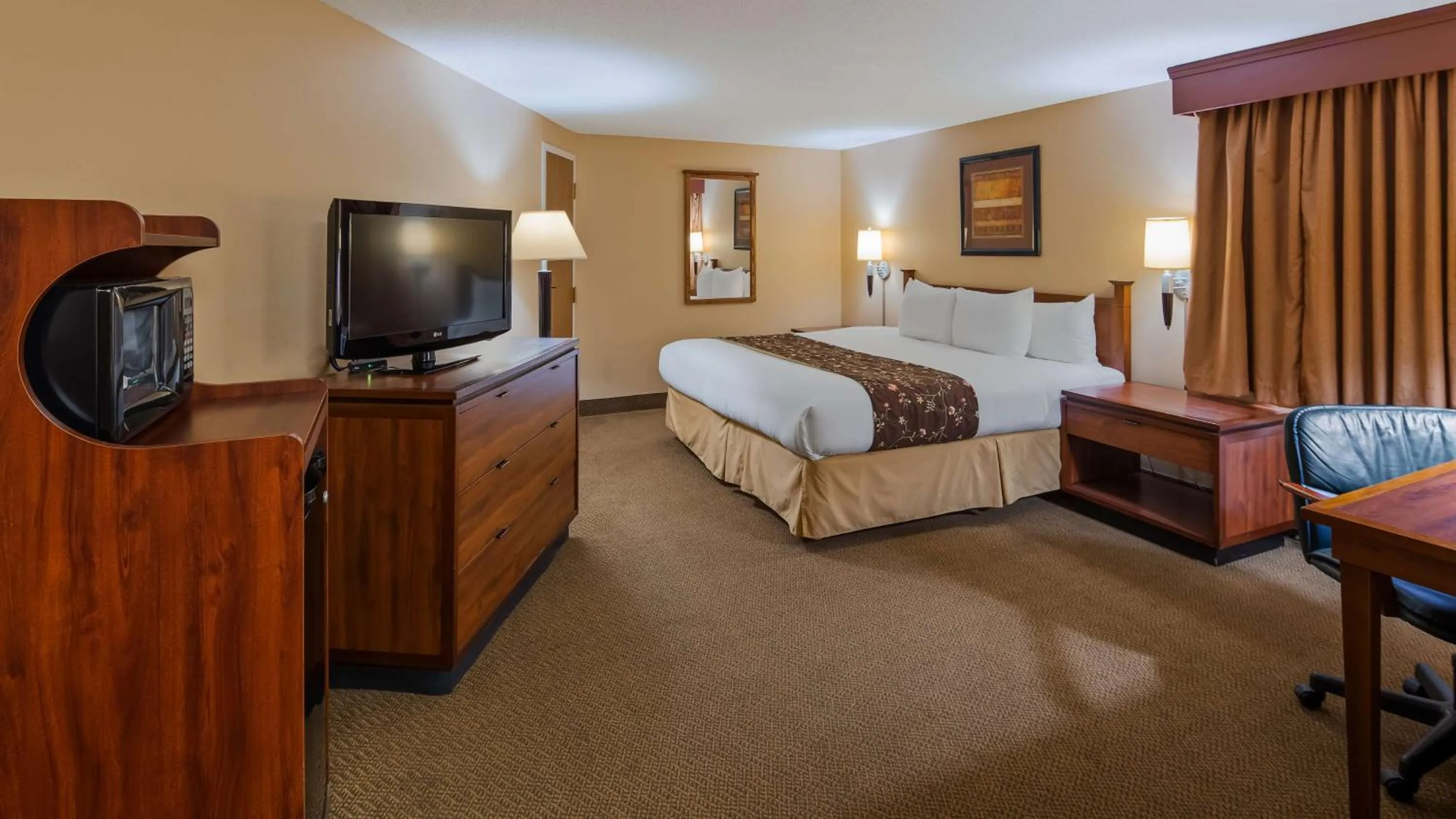 Photo of the whole room, Bed in SureStay Plus Hotel by Best Western Black River Falls
