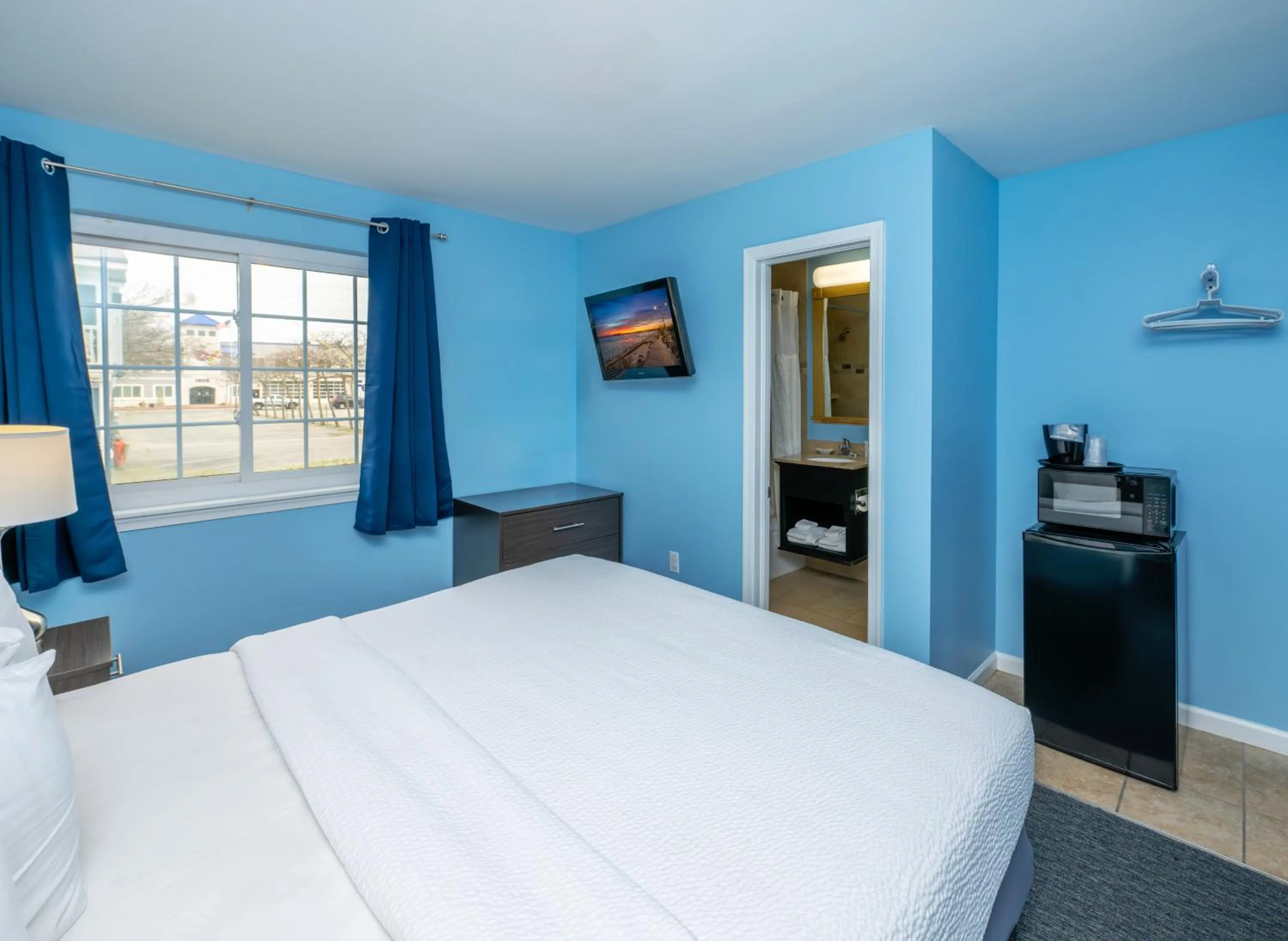 Bedroom, Bed in Commander Beach House Hotel