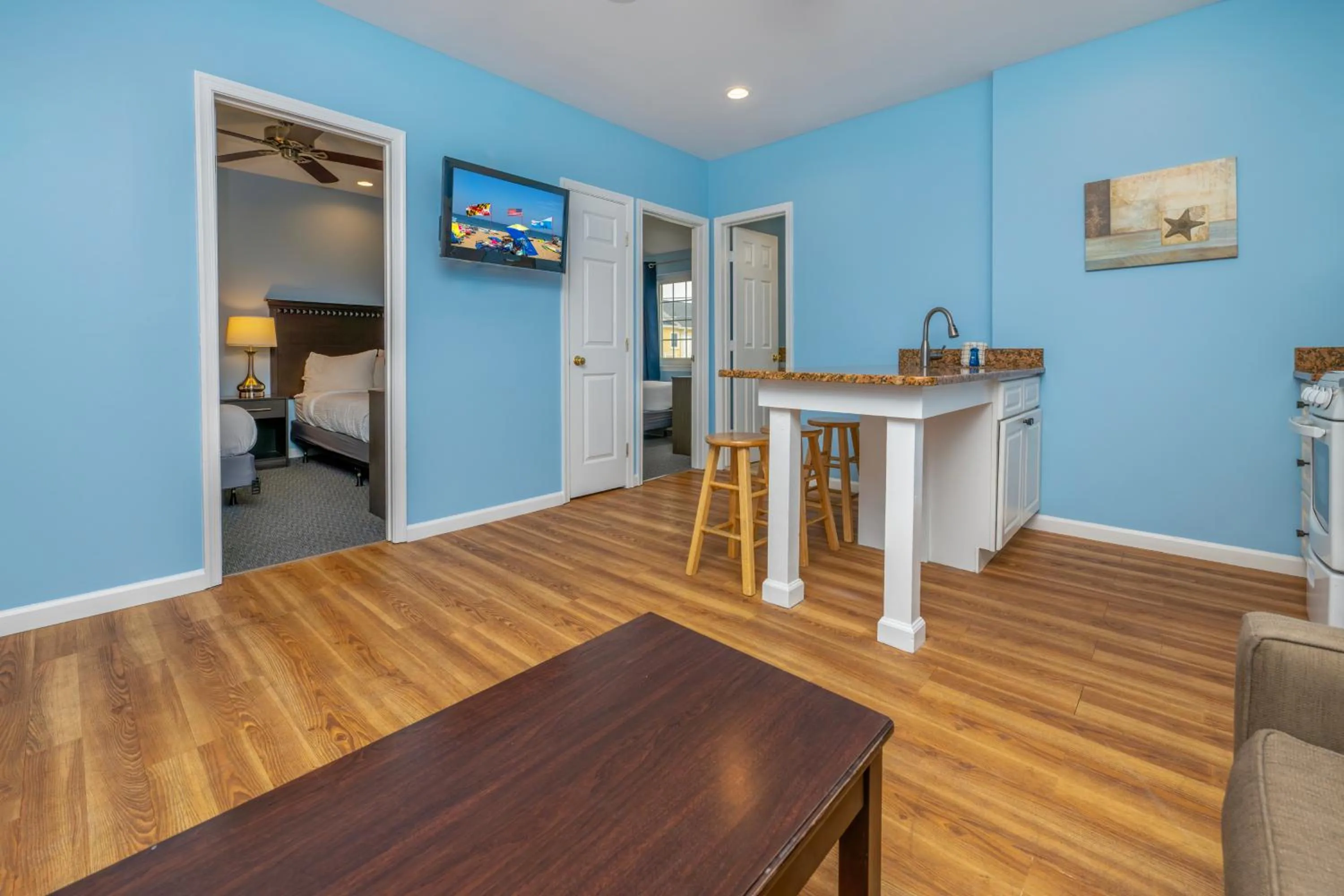 Kitchen or kitchenette in Commander Beach House Hotel
