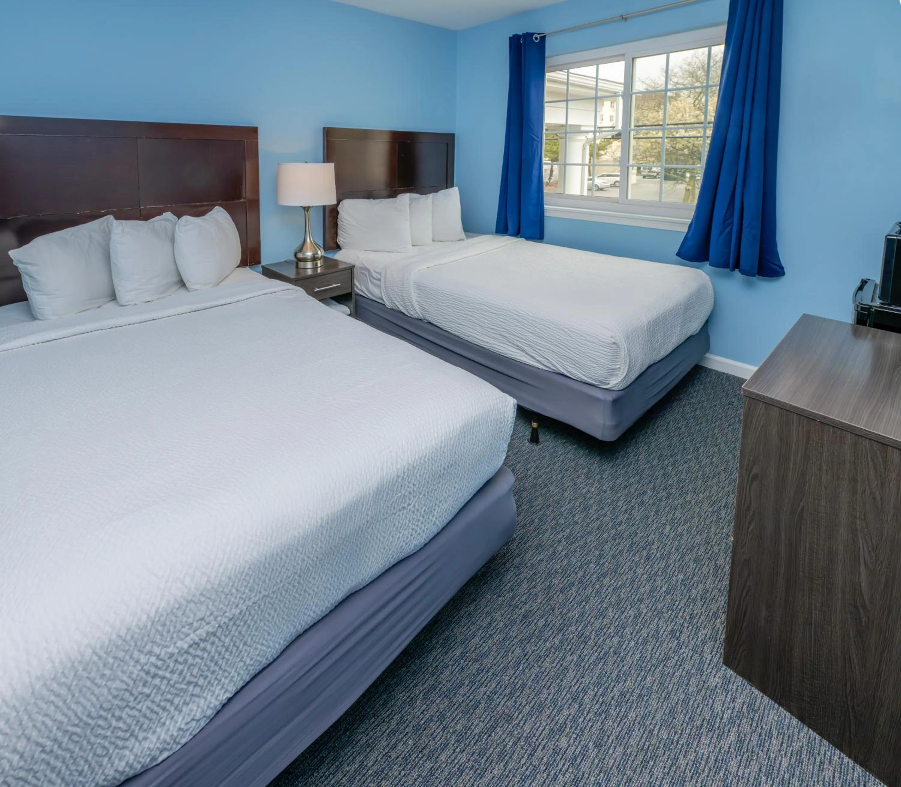 Bedroom, Bed in Commander Beach House Hotel