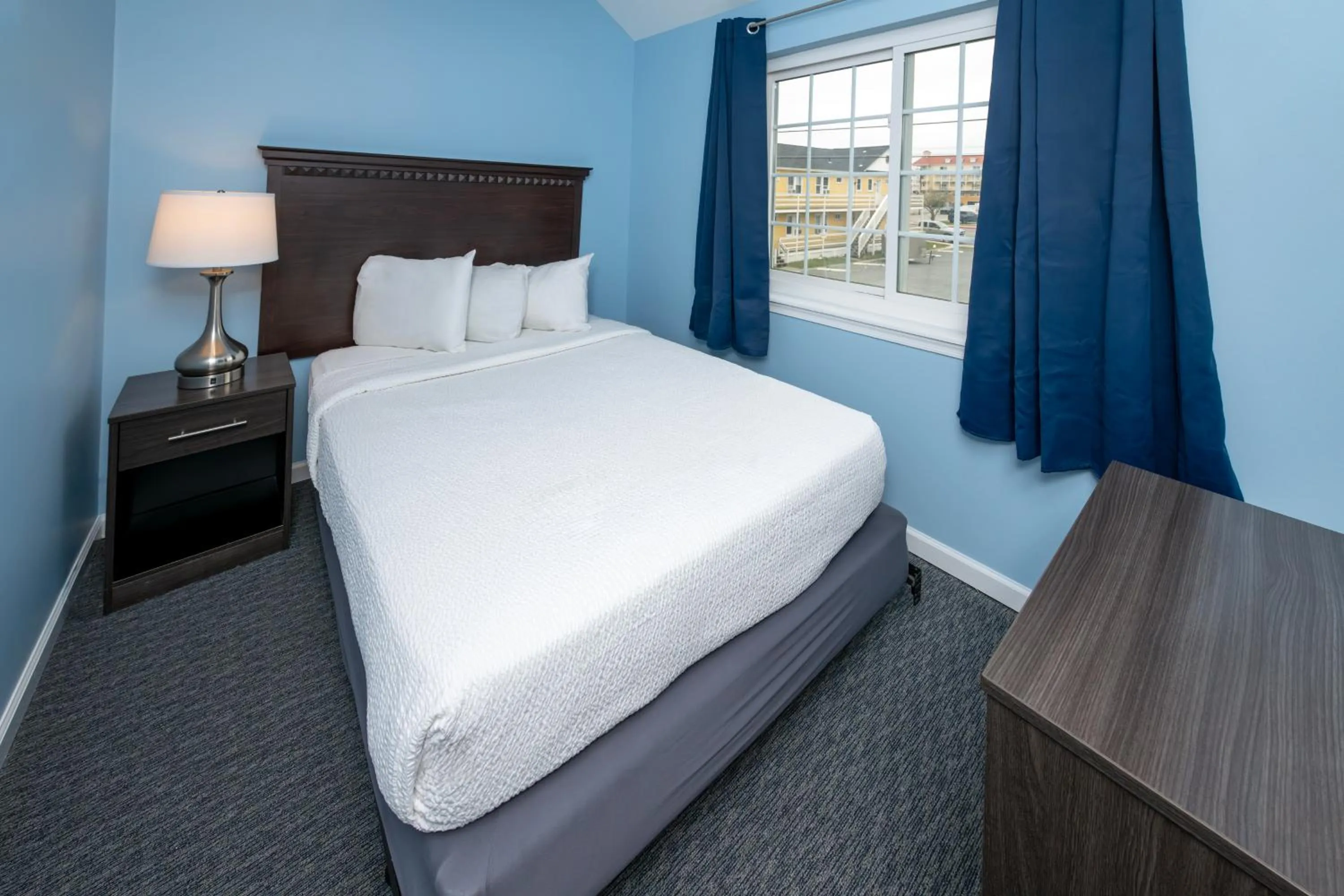 Bedroom, Bed in Commander Beach House Hotel