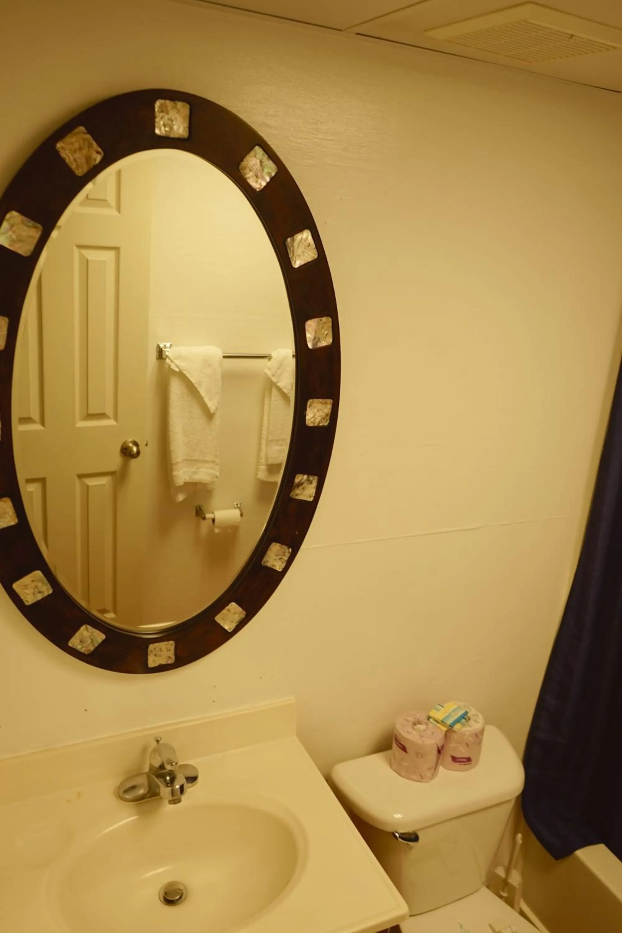 Bathroom in Sea Cove Motel Ocean City